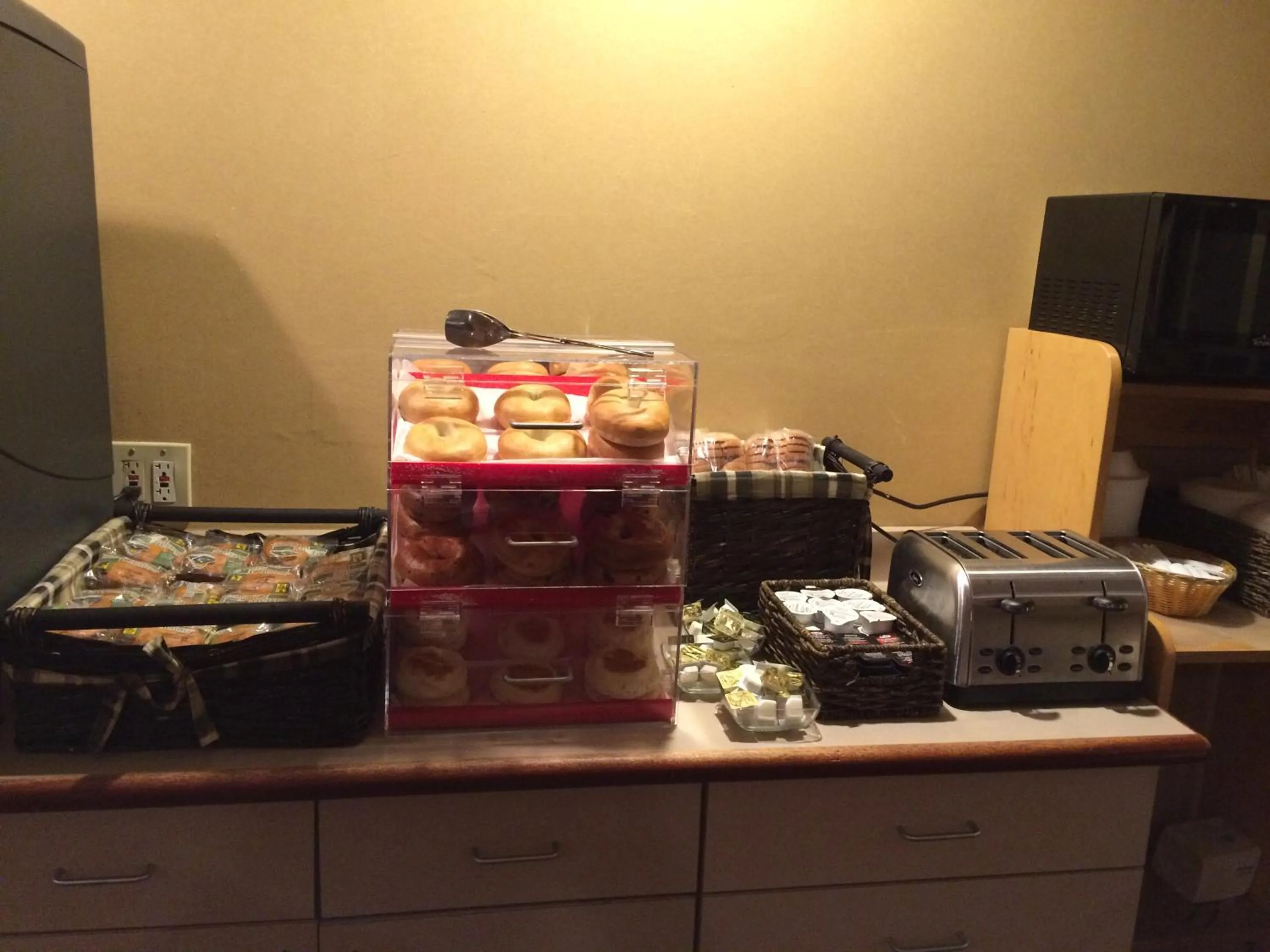 Breakfast in Americas Best Value Inn - East Syracuse