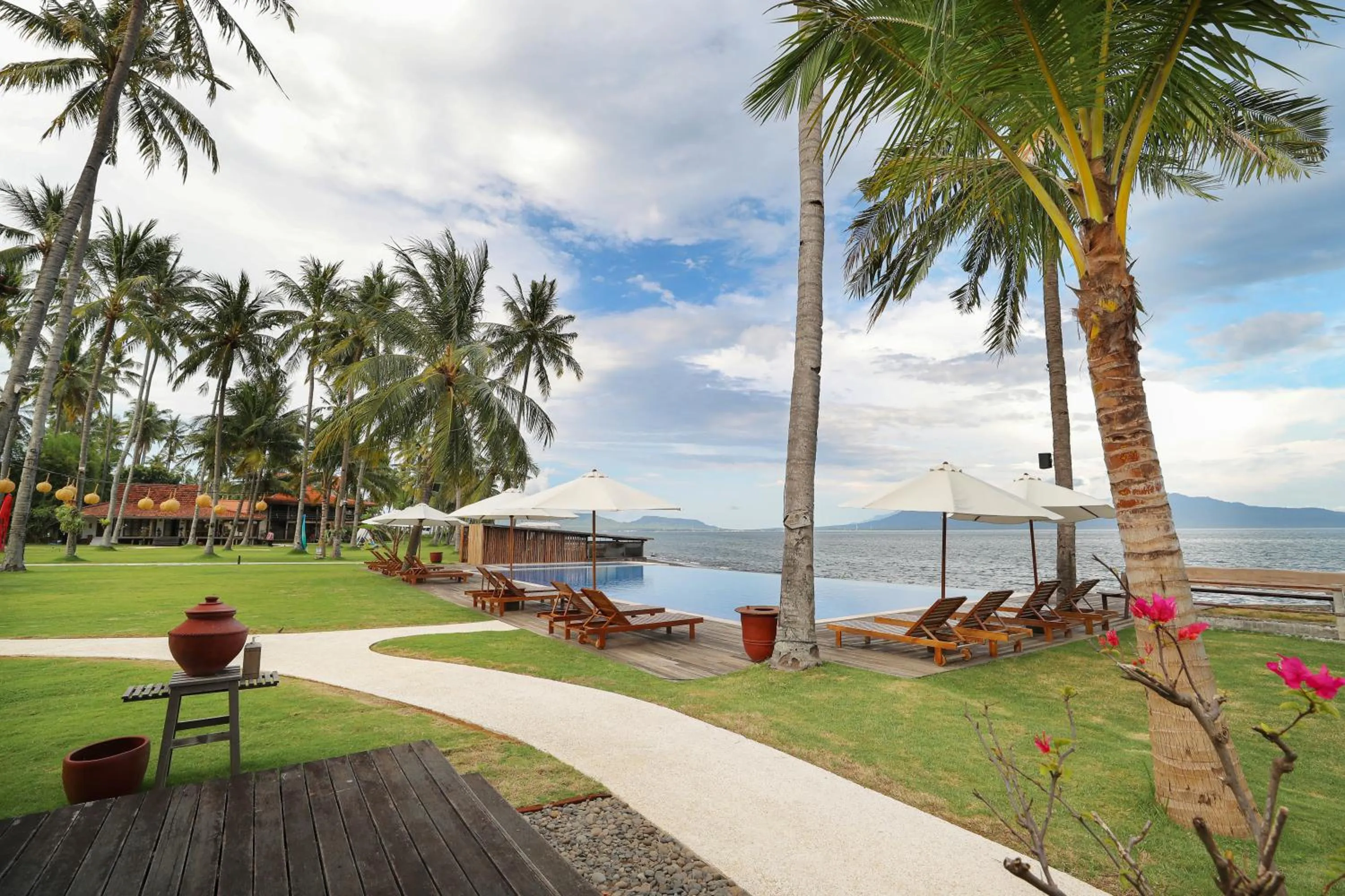 Swimming pool in Villa So Long Banyuwangi - Ijen