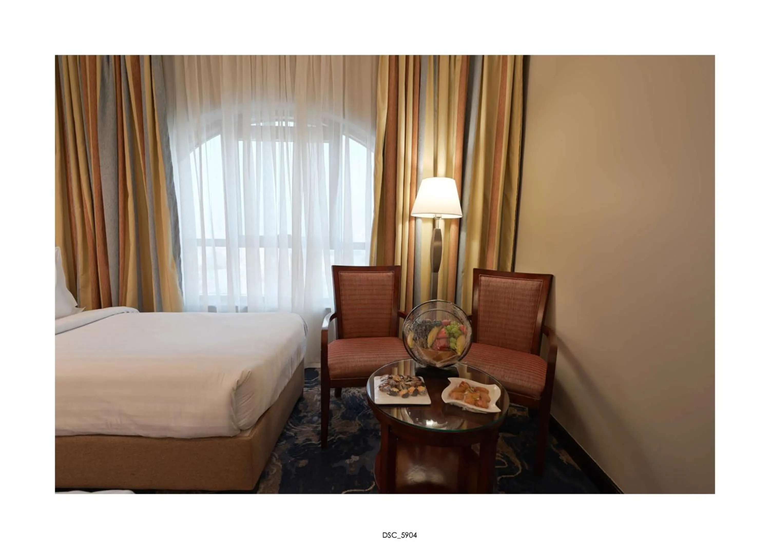 Coffee/tea facilities, Bed in Emaar Royal Hotel