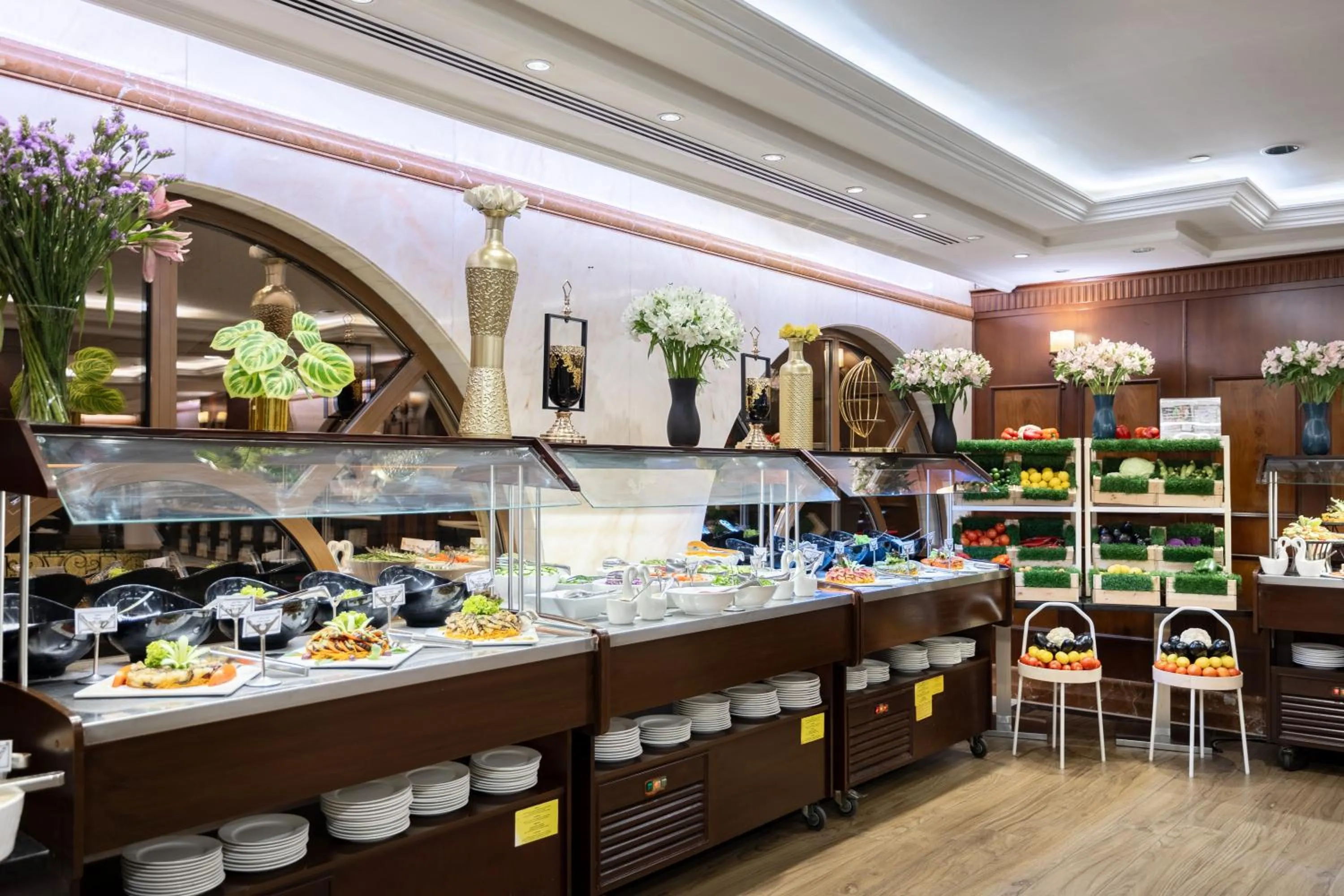 Restaurant/places to eat in Emaar Royal Hotel