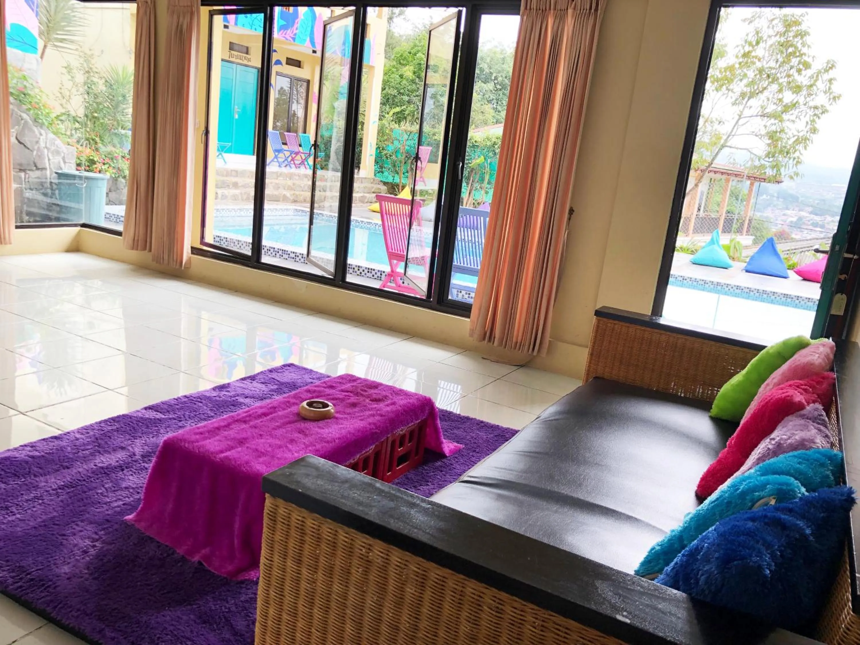 Seating area, Bed in d'Oasis Mountain Resort