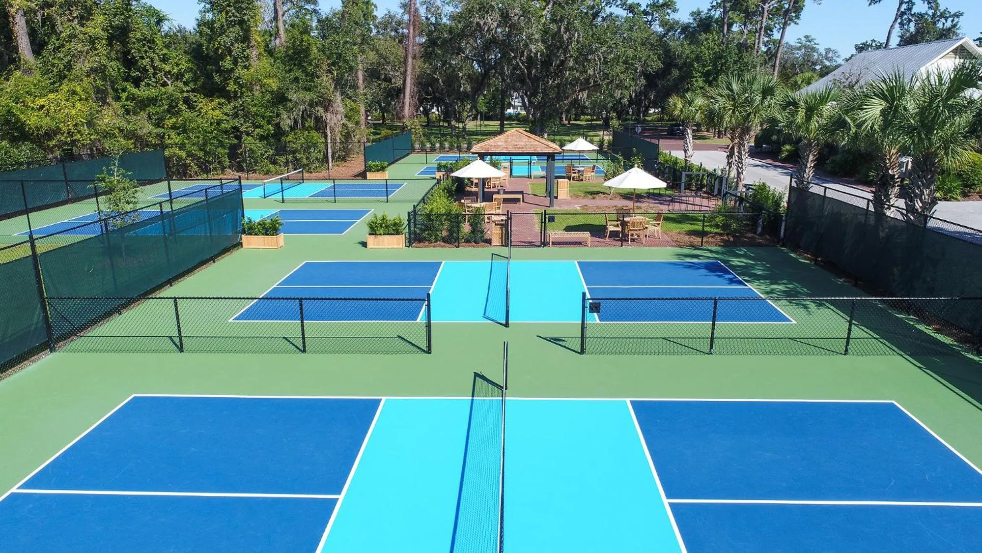 Tennis court in Montage Palmetto Bluff