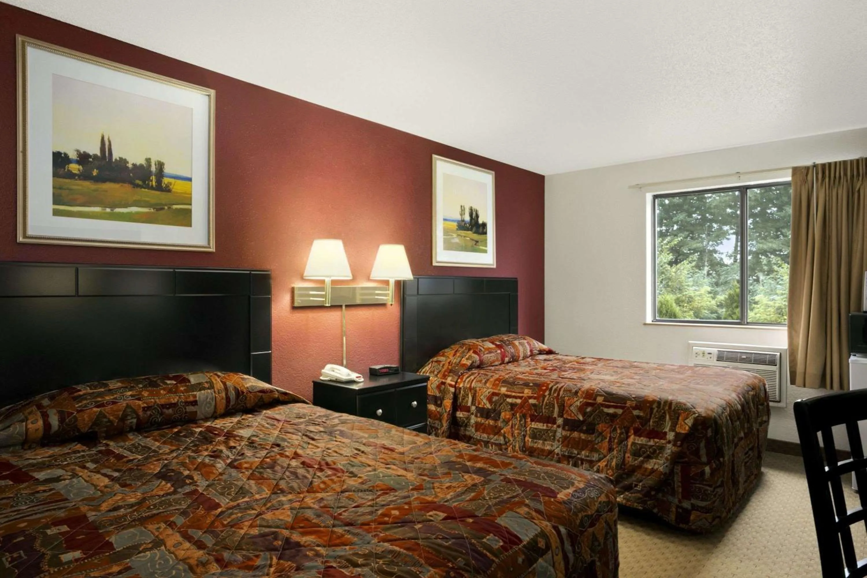 Photo of the whole room, Bed in Super 8 by Wyndham New Castle