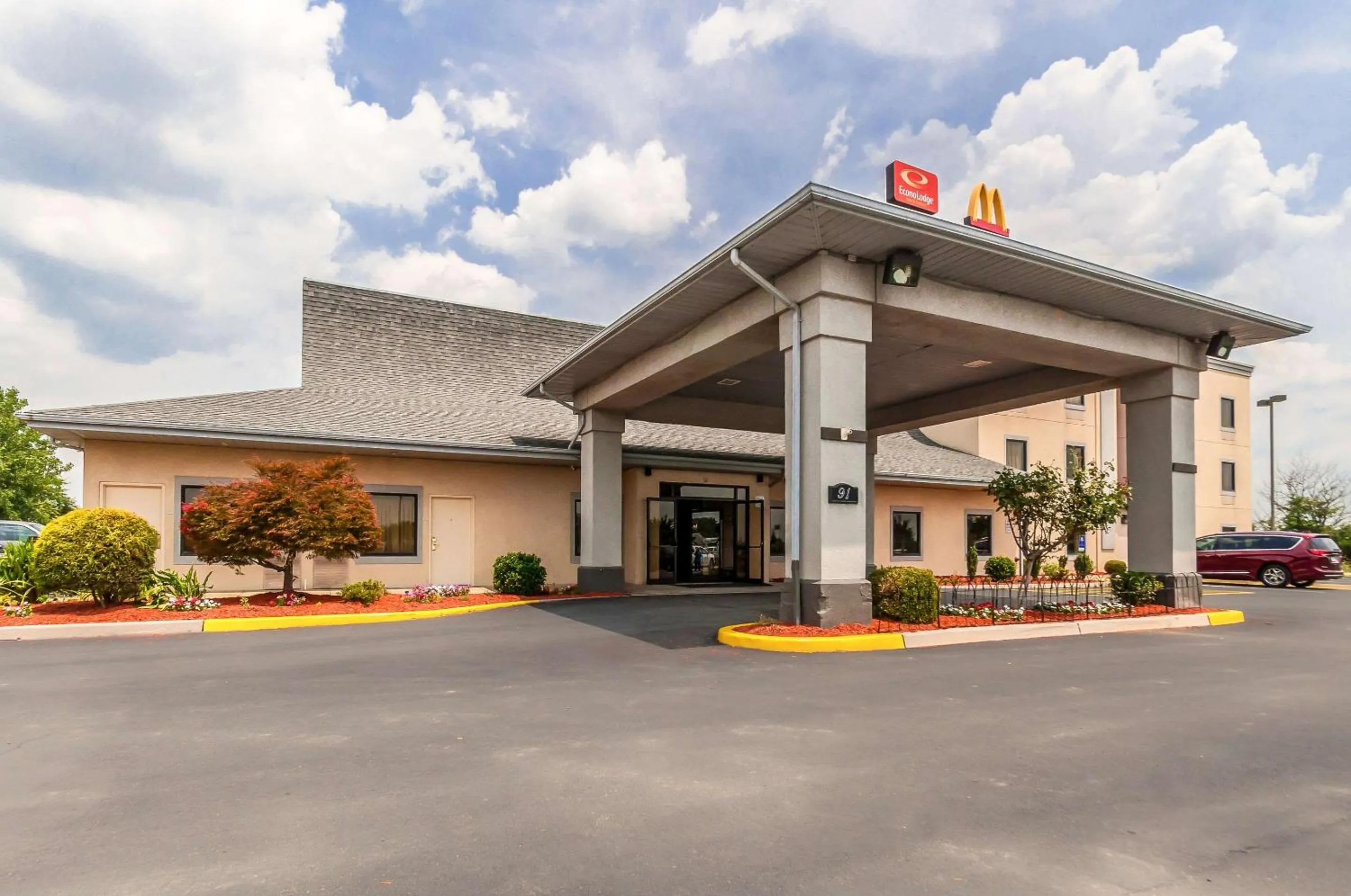 Econo Lodge Inn & Suites Middletown - Winchester South