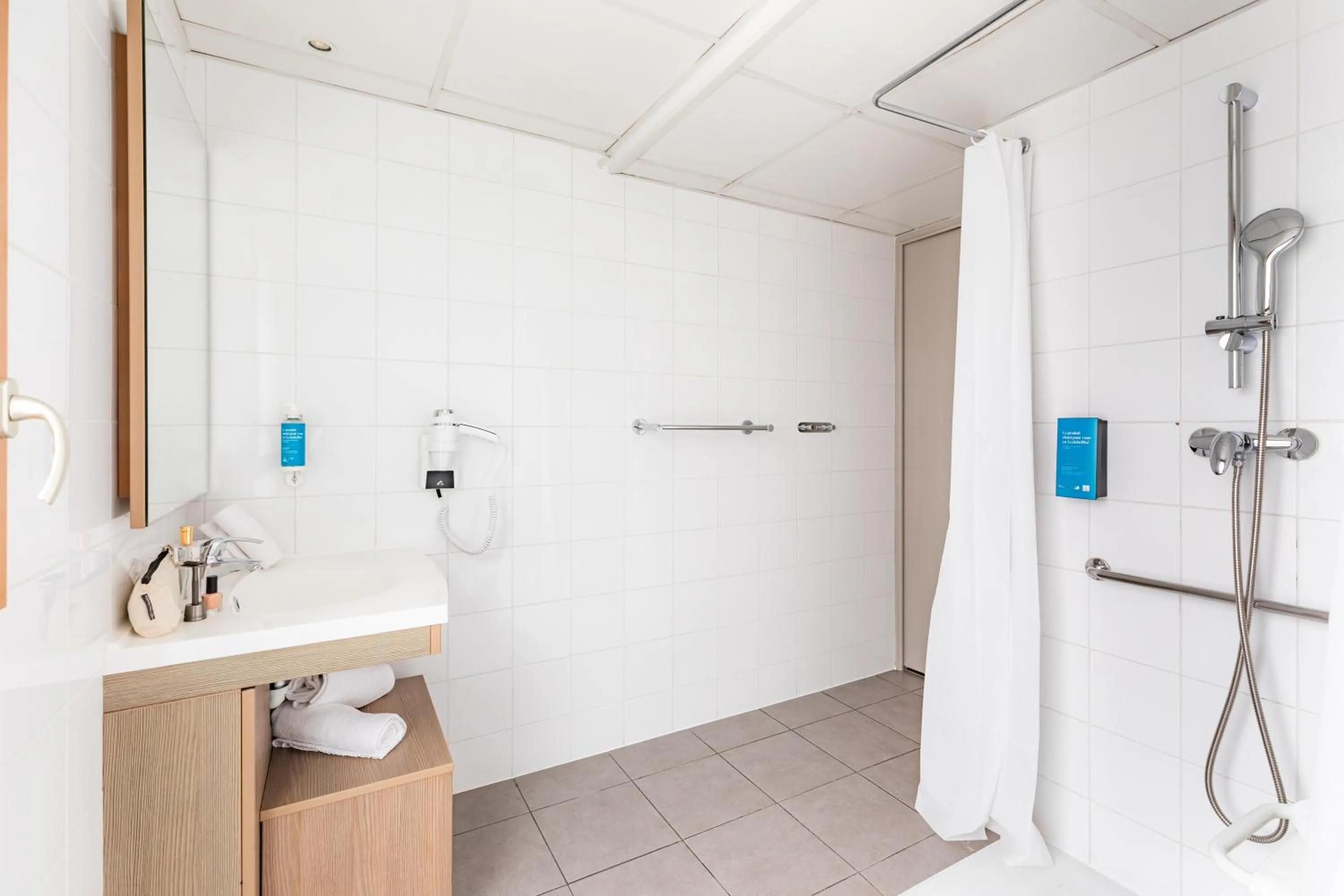 Shower in Appart'City Classic Marseille Euromed