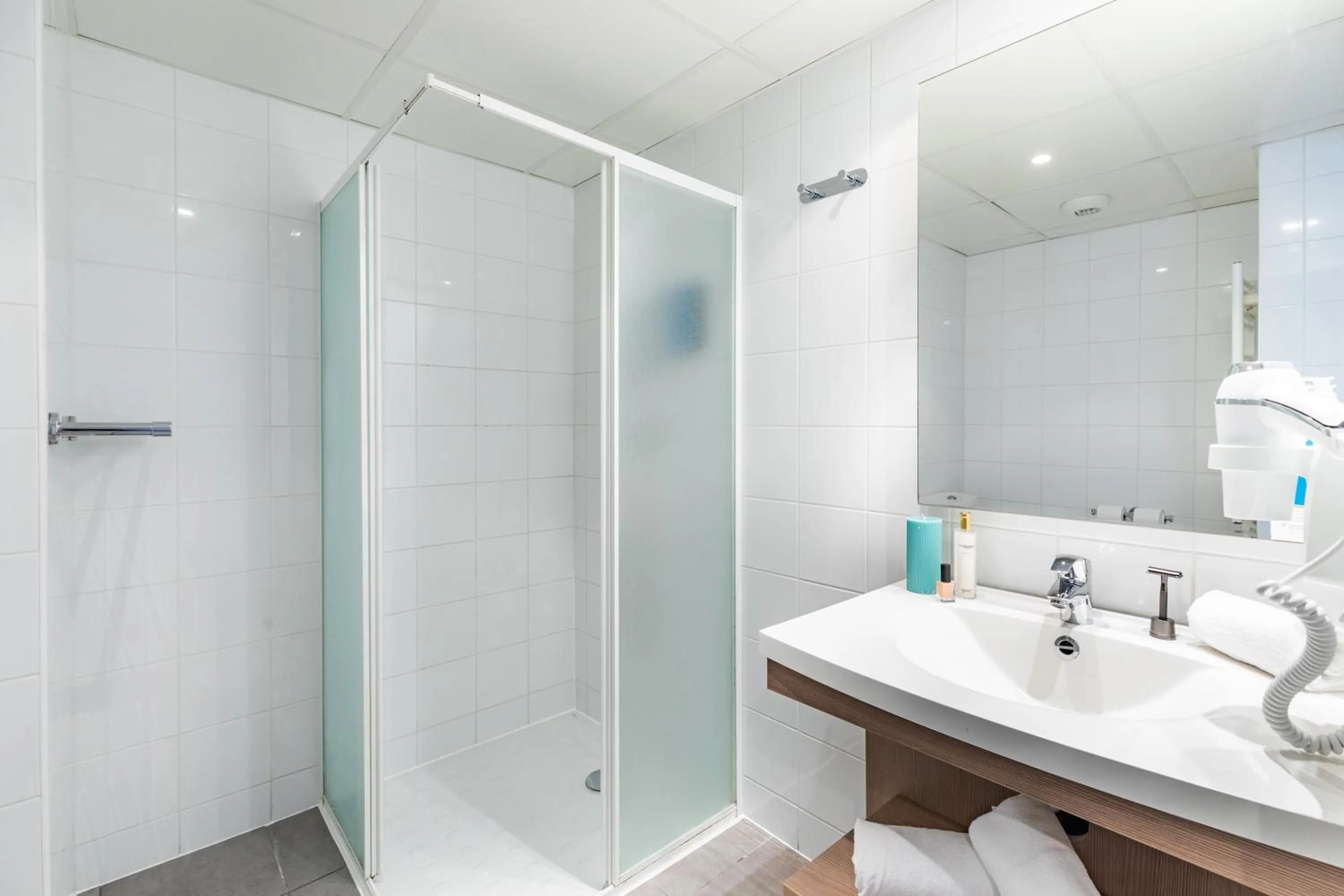 Shower in Appart'City Classic Marseille Euromed