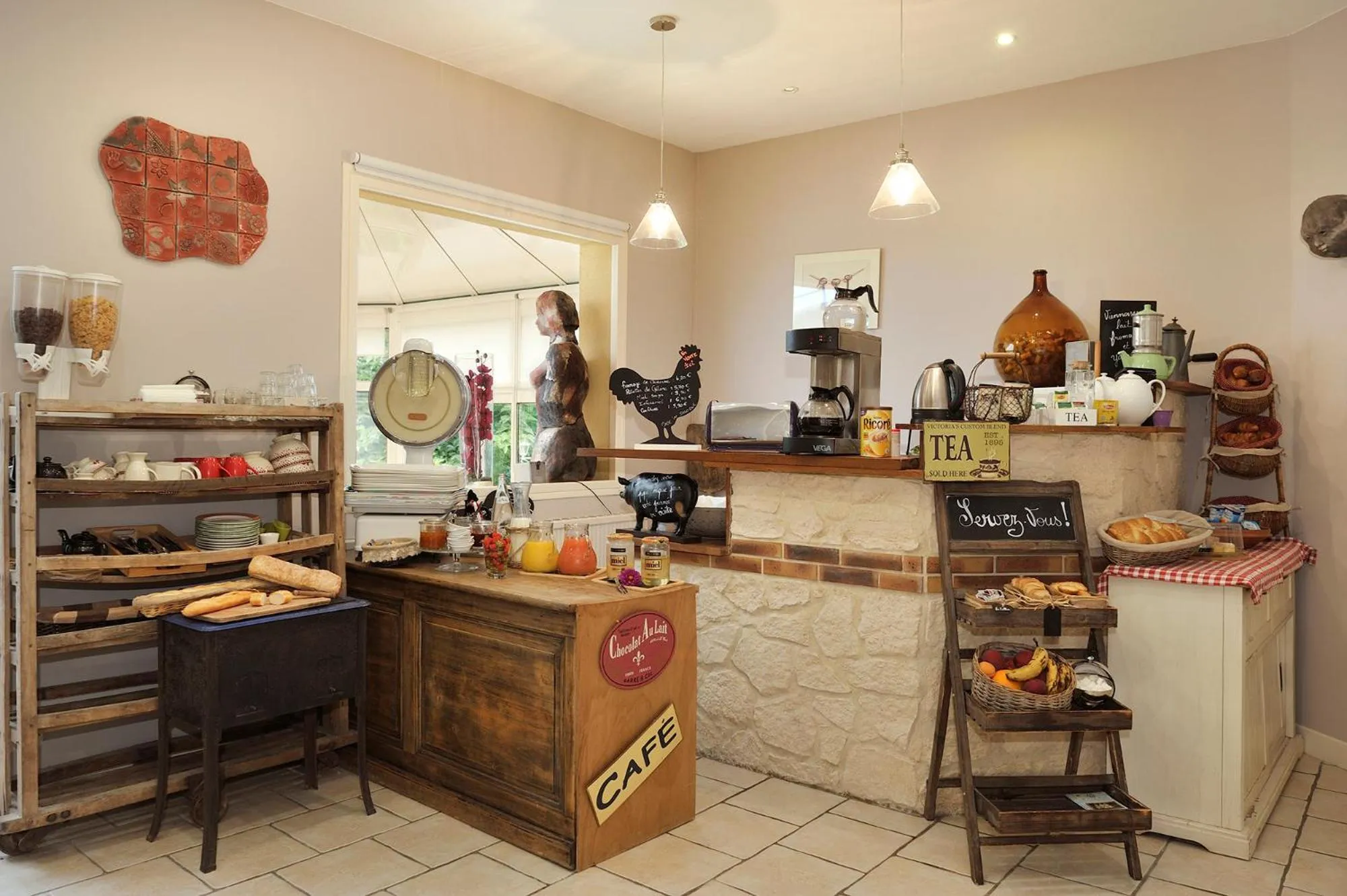 Breakfast in Logis Hôtel Restaurant LE VIEUX FUSIL