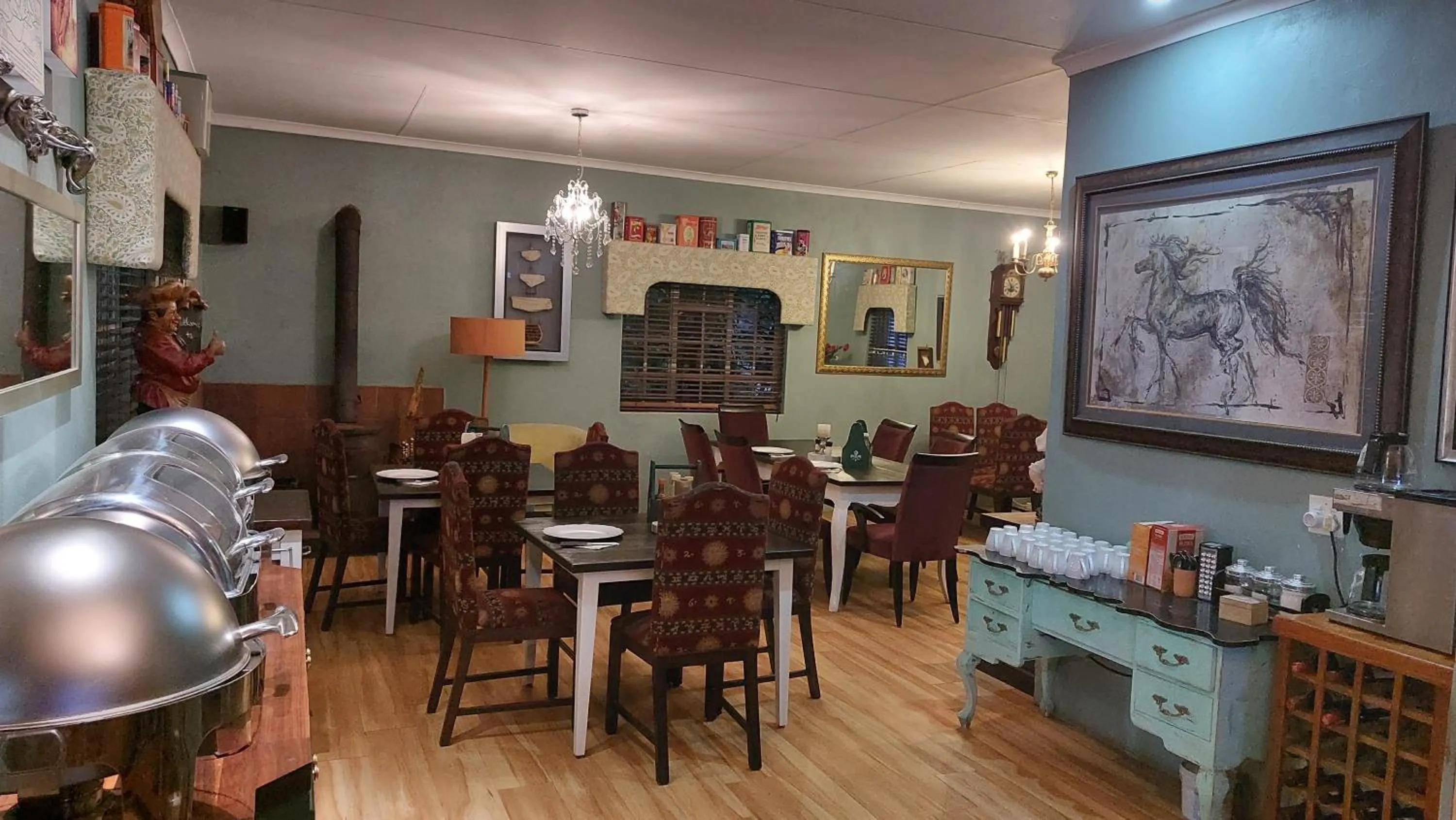 Restaurant/places to eat in Wayside Lodge