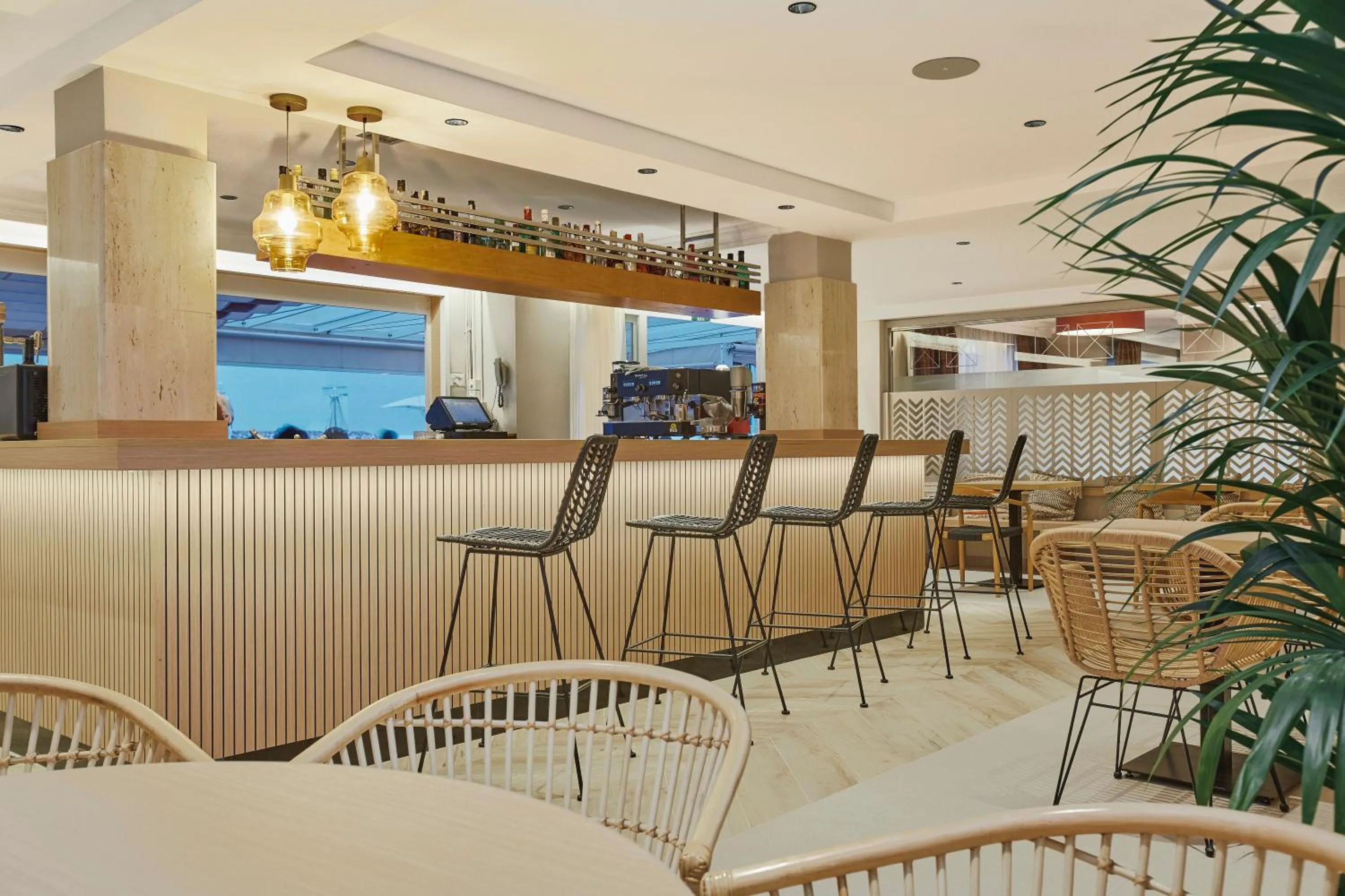 Lounge or bar in Universal Aparthotel Don Camilo