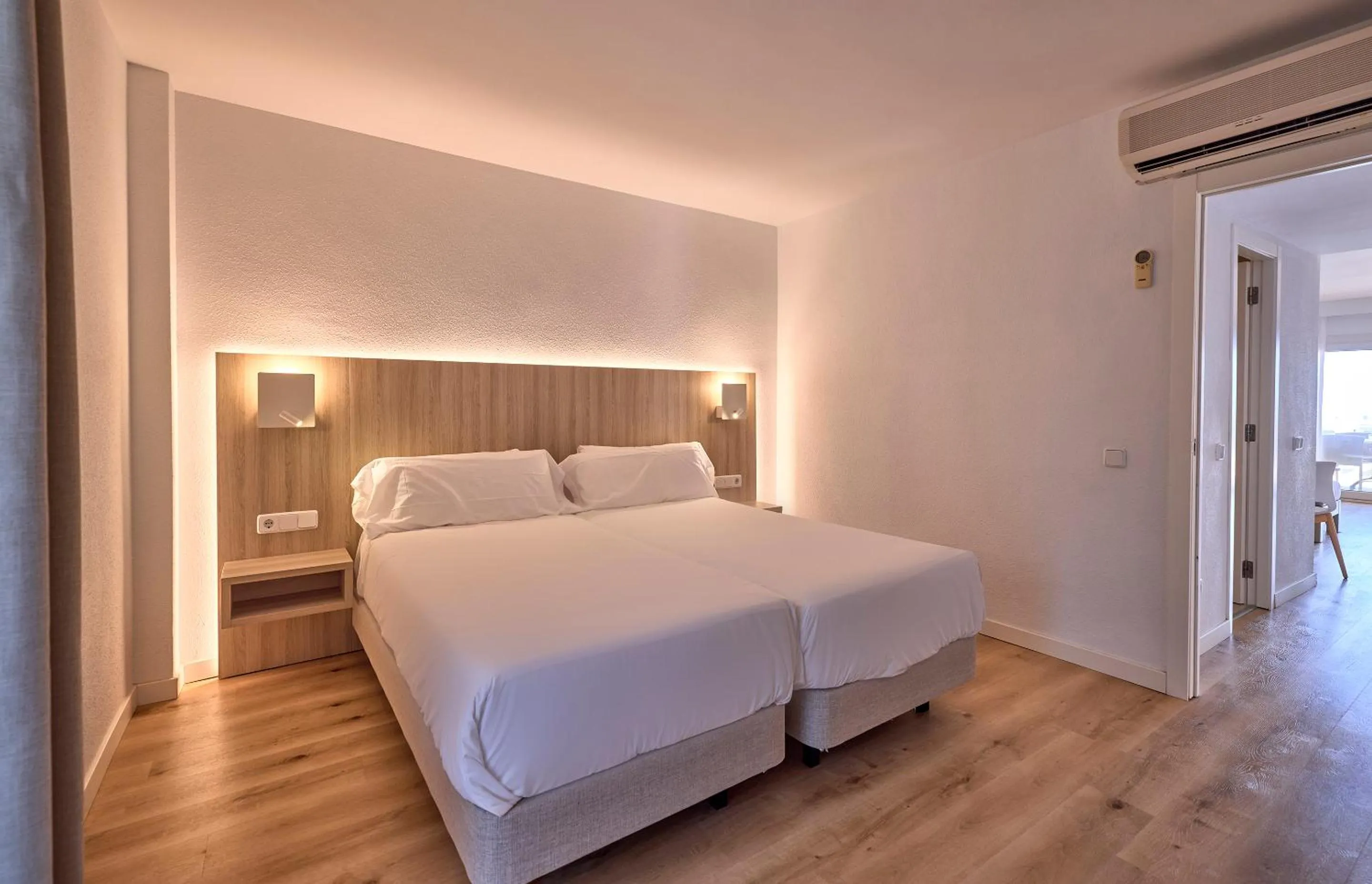 Bedroom, Bed in Universal Aparthotel Don Camilo