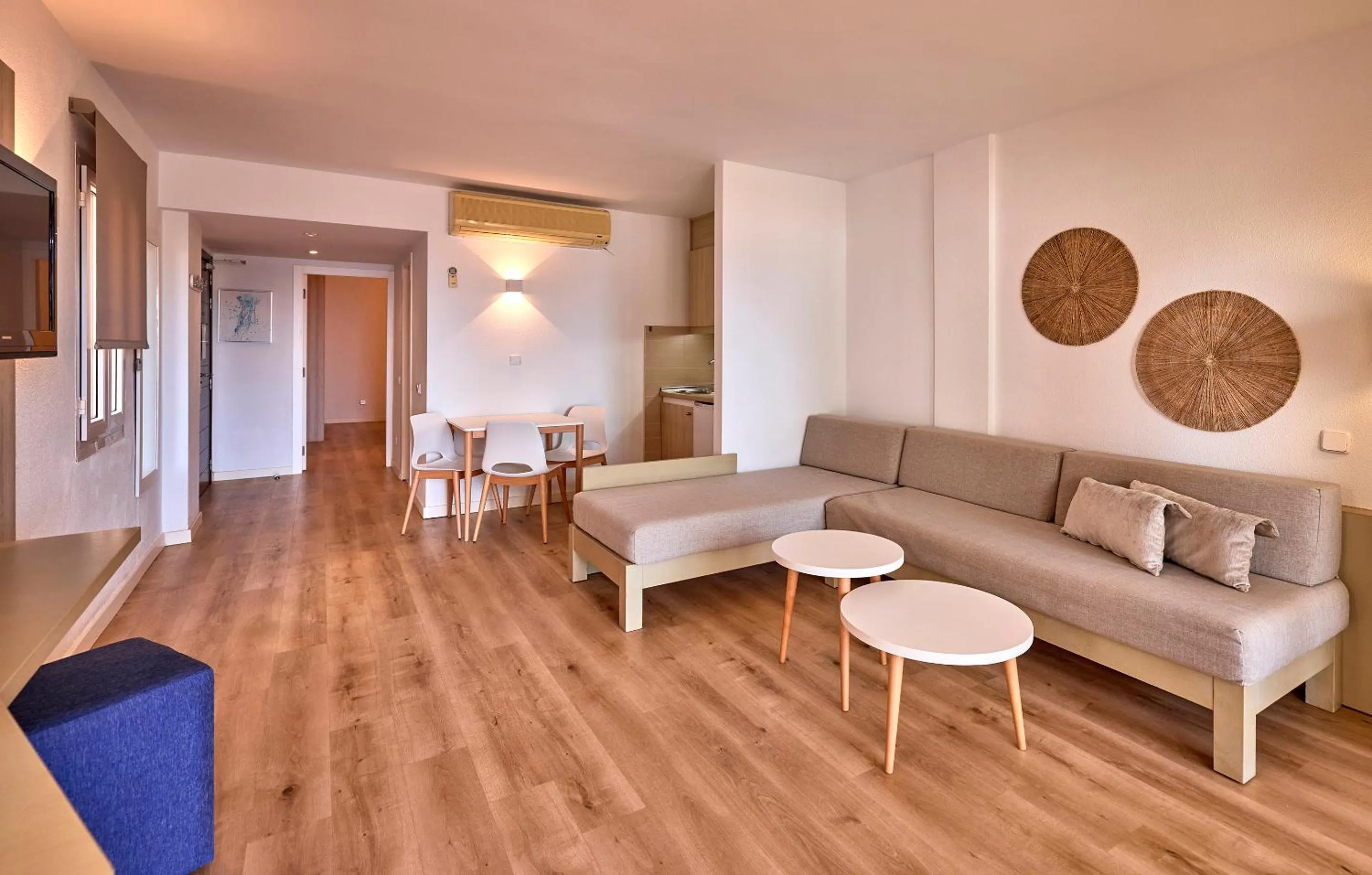 Photo of the whole room in Universal Aparthotel Don Camilo