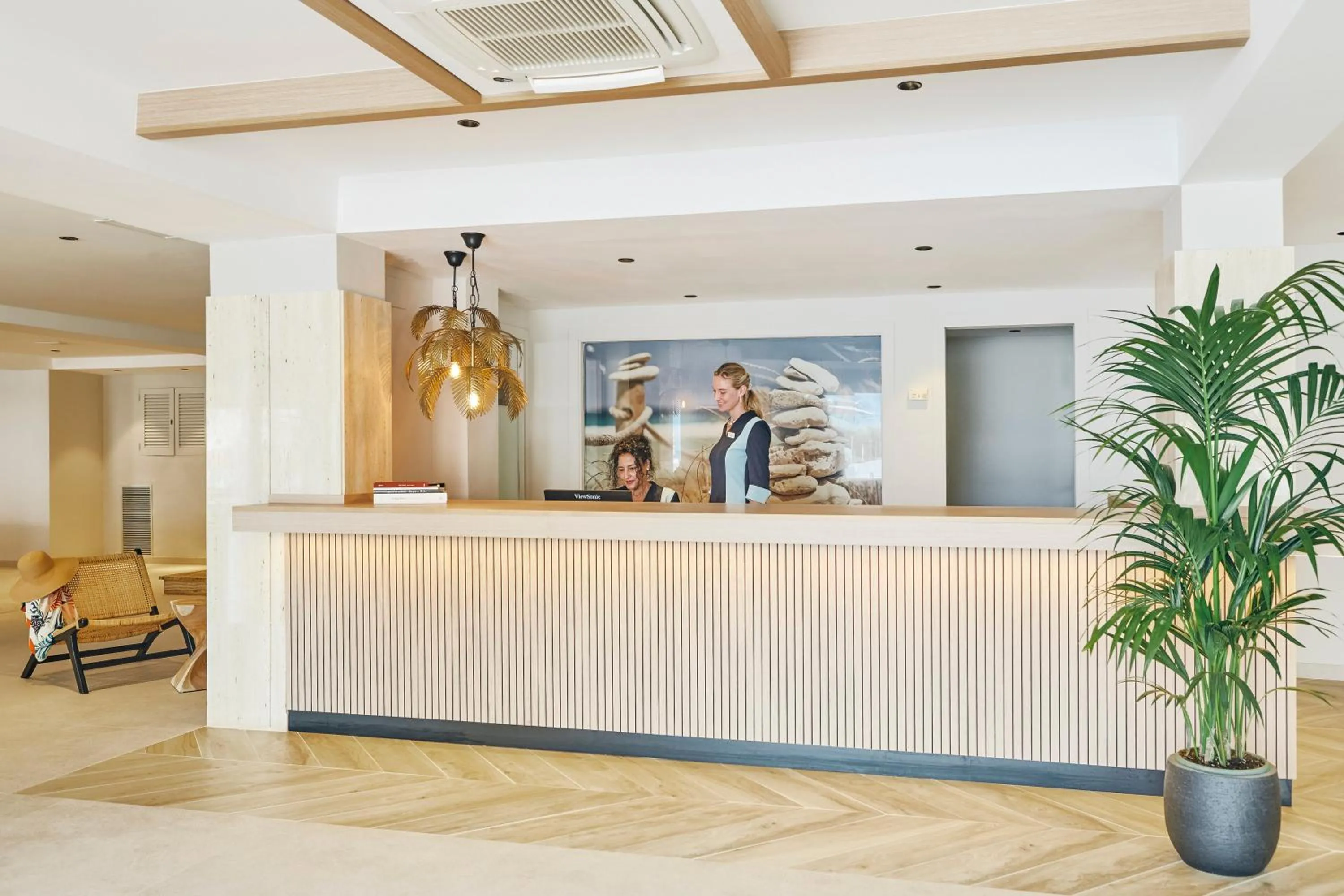Lobby or reception in Universal Aparthotel Don Camilo