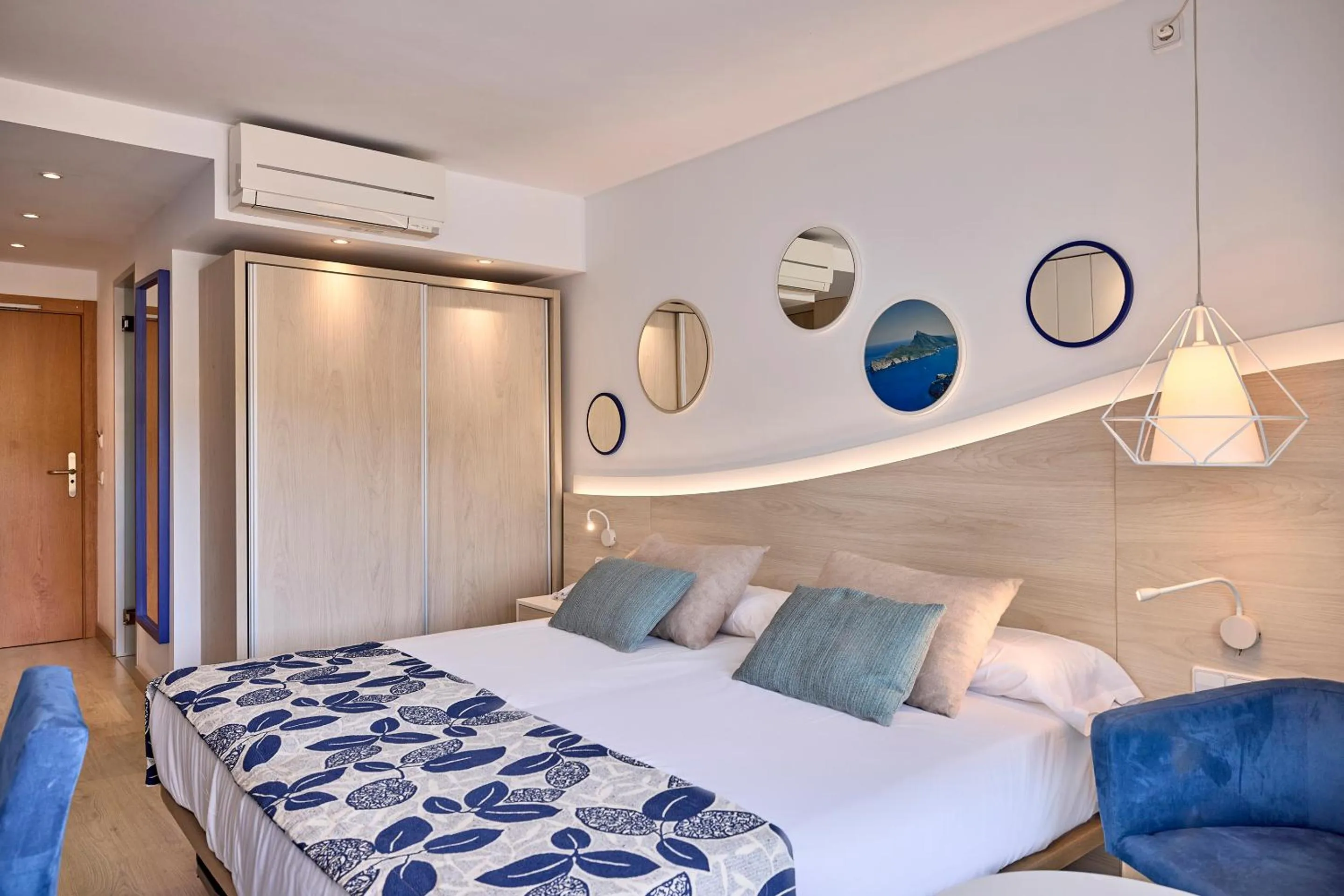 Photo of the whole room, Bed in Universal Aparthotel Don Camilo