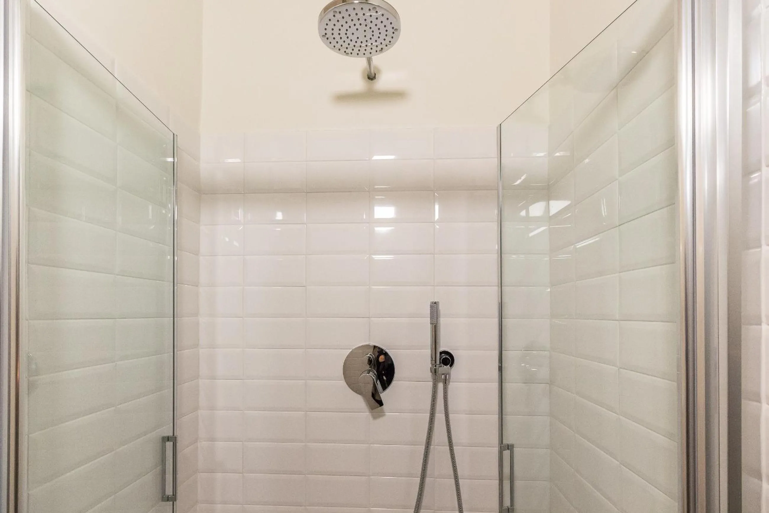 Alessia's Building- Affori FN