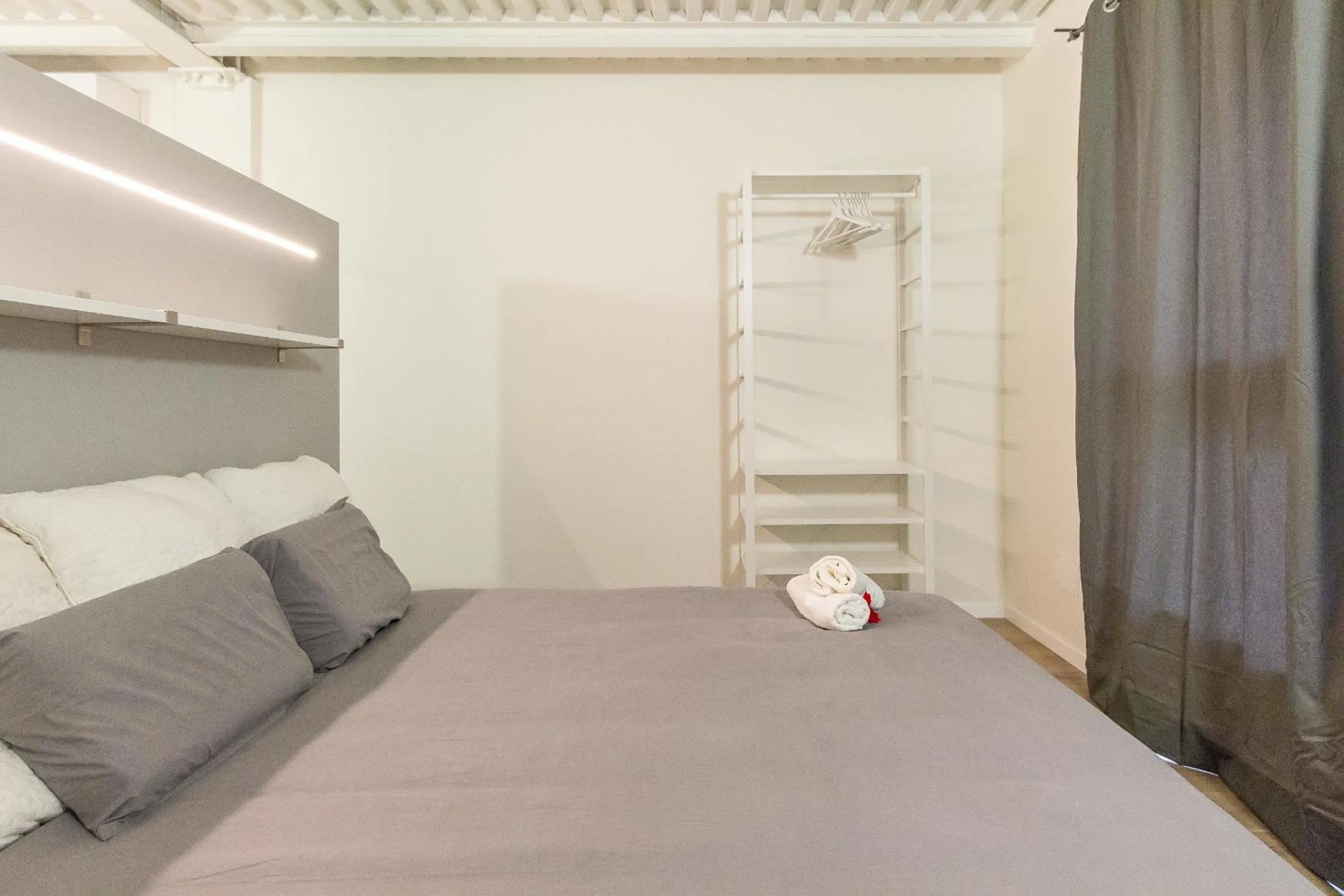 Bed in Alessia's Building- Affori FN