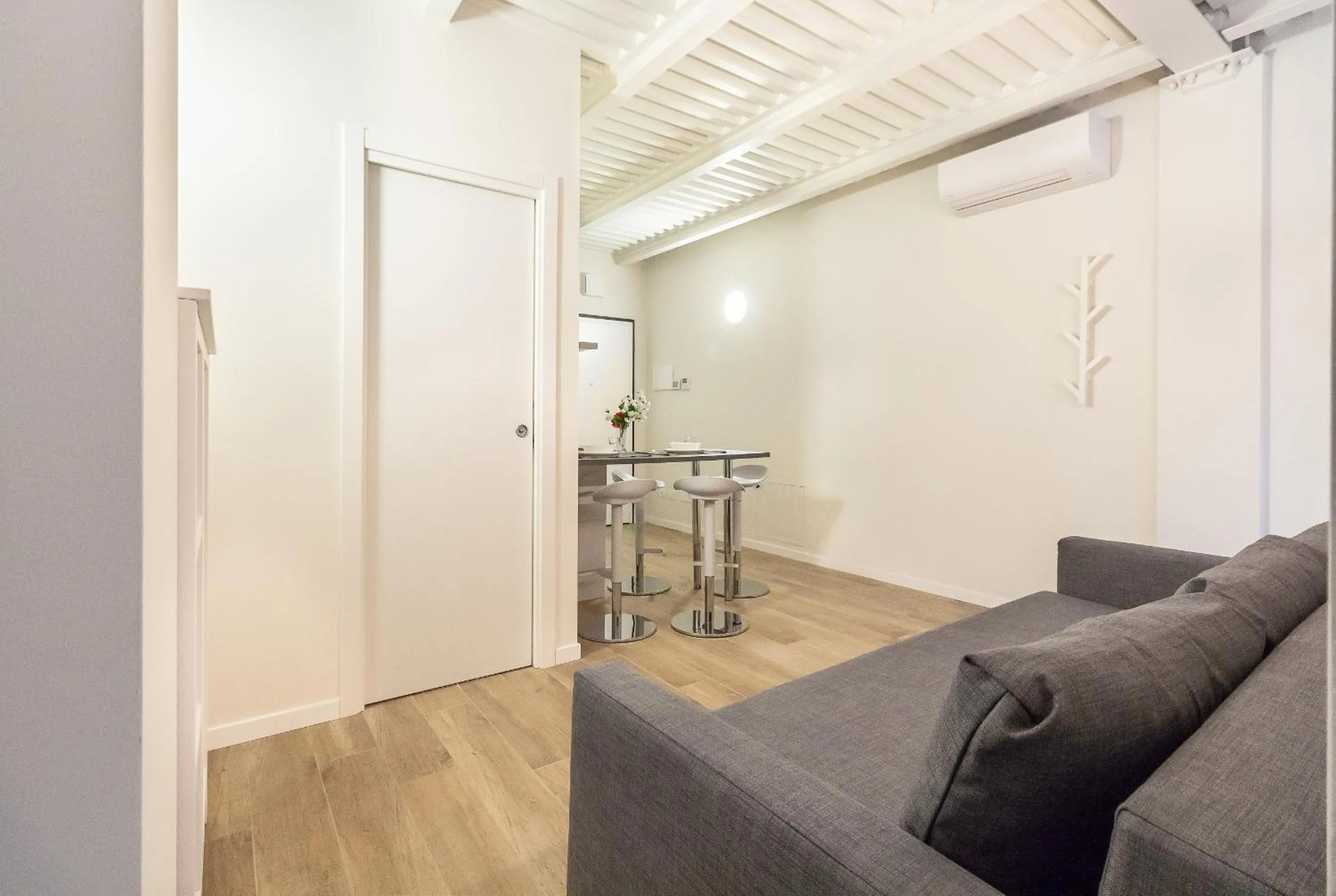 Alessia's Building- Affori FN