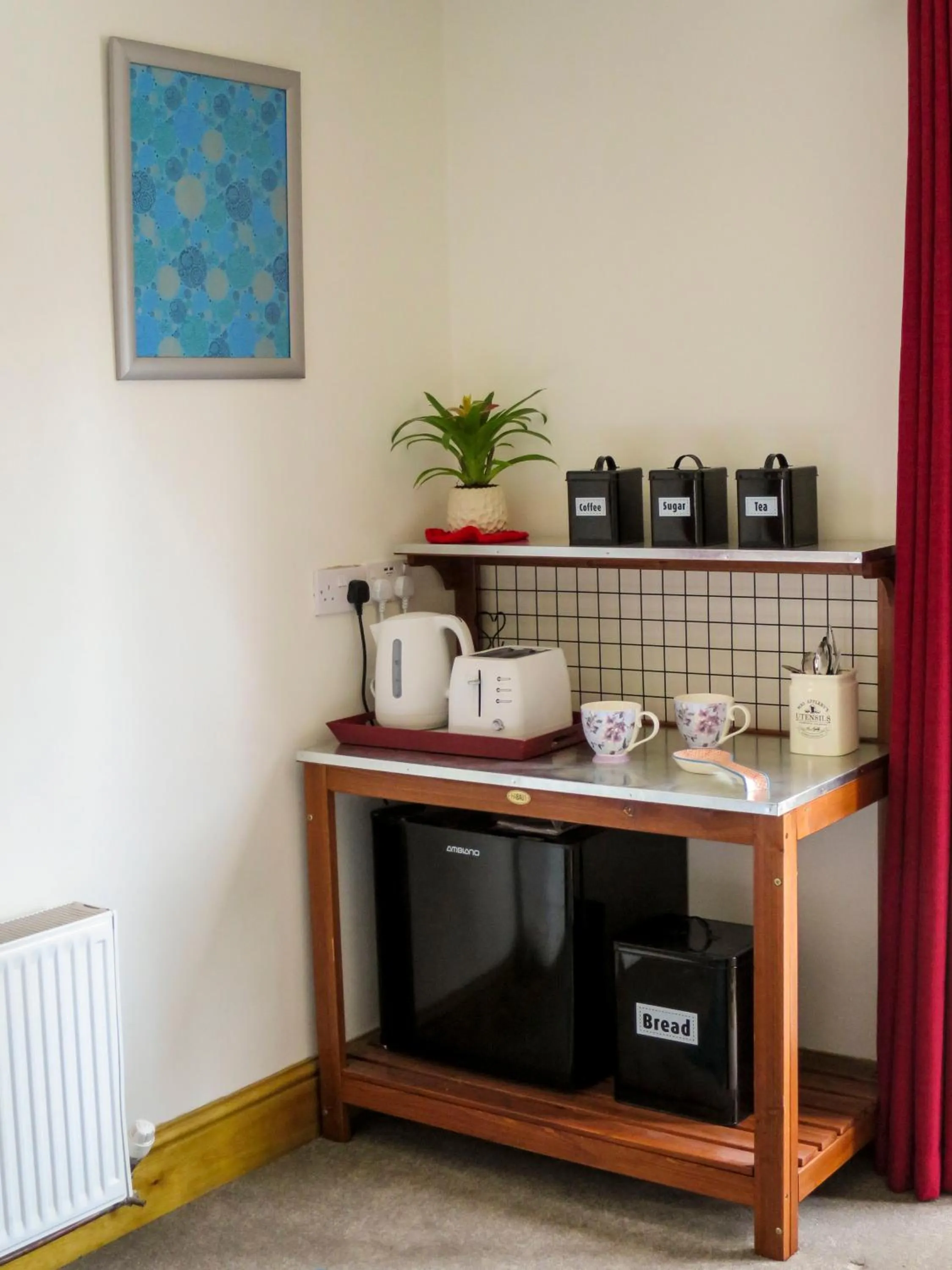 Coffee/tea facilities in Hill View