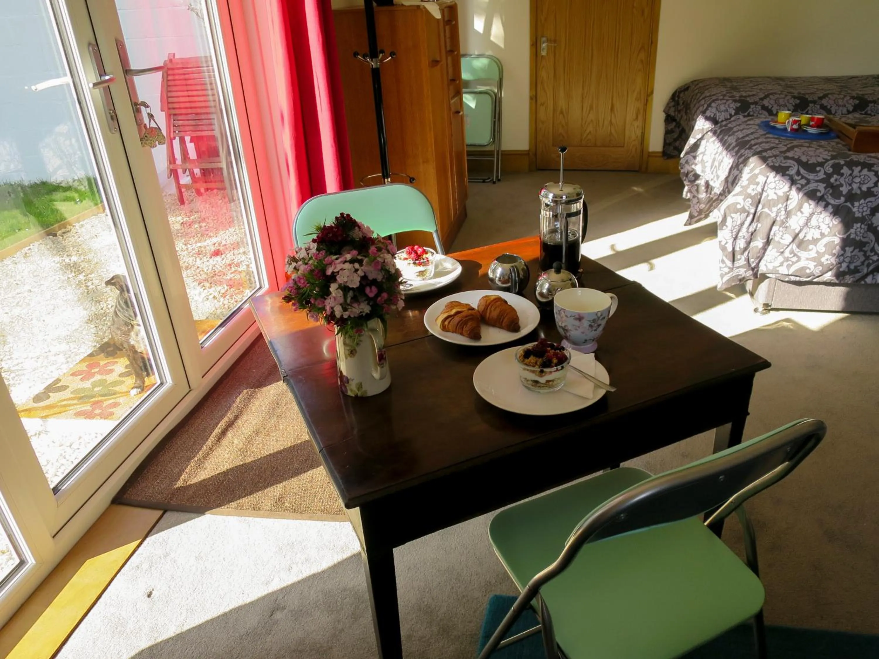 Coffee/tea facilities in Hill View