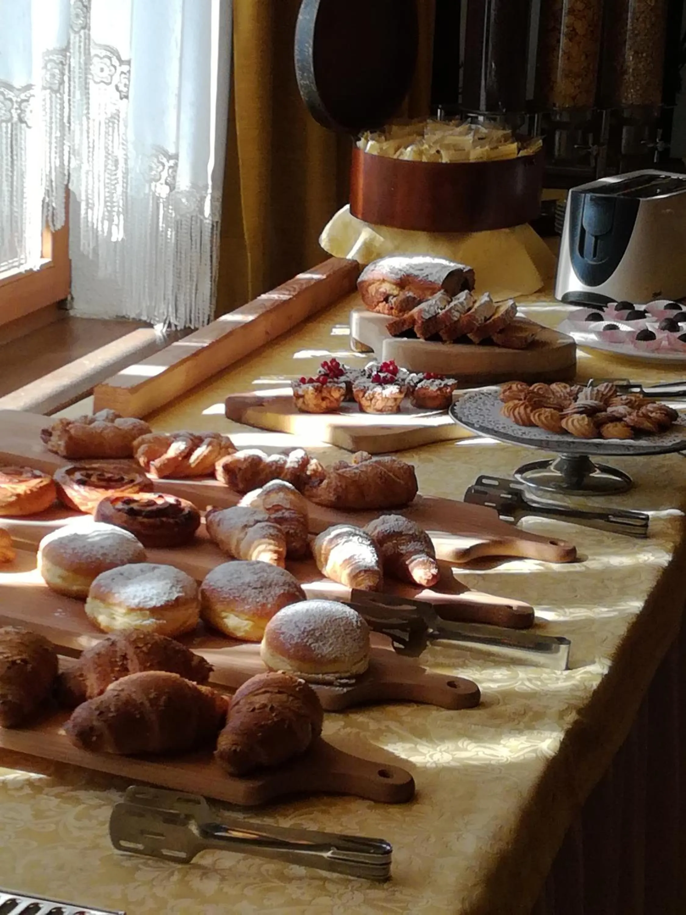 Continental breakfast in Park Hotel Arnica