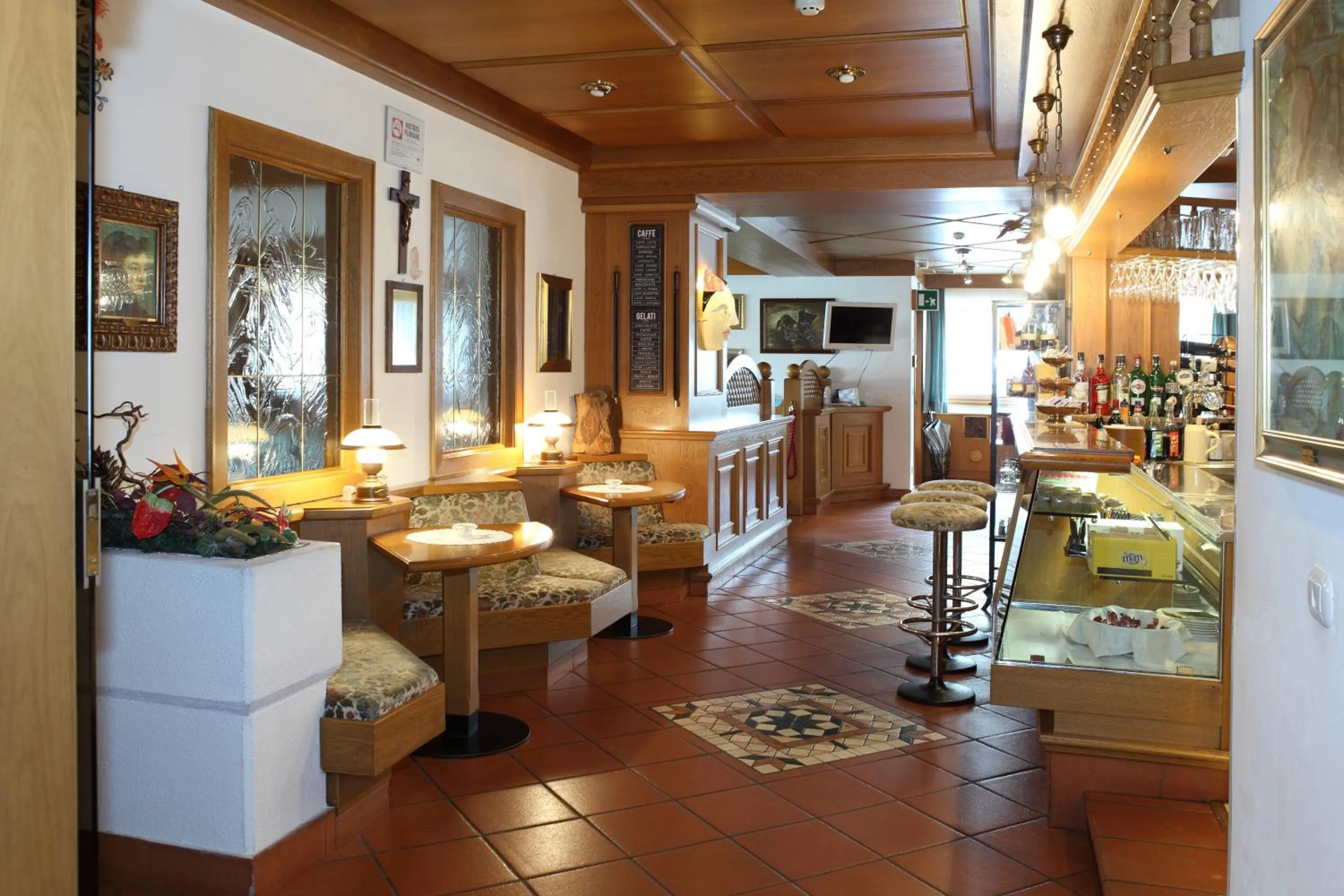 Restaurant/places to eat in Park Hotel Arnica