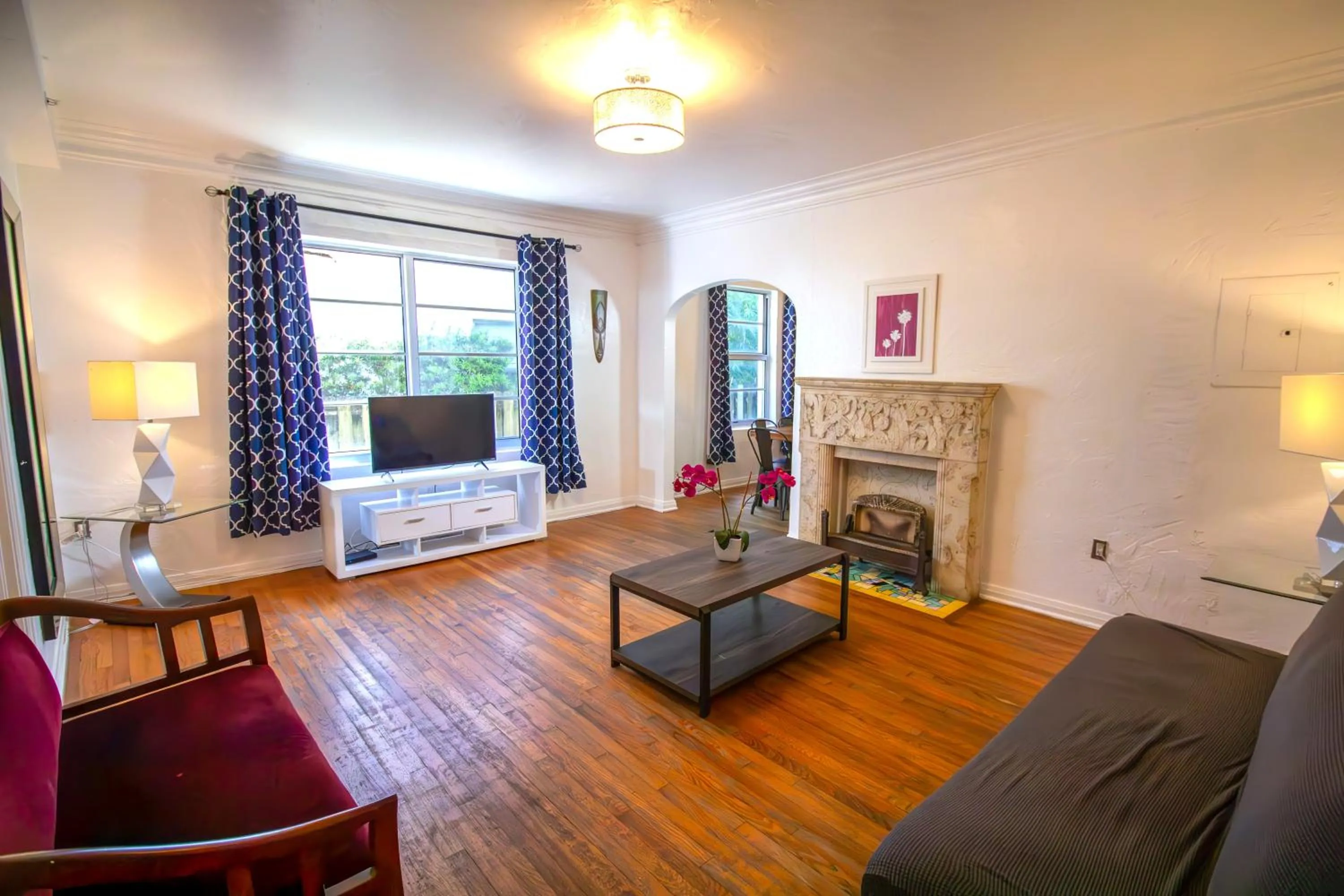 TV and multimedia in L'Etoile Apartments Part of the Oasis Casita Collection