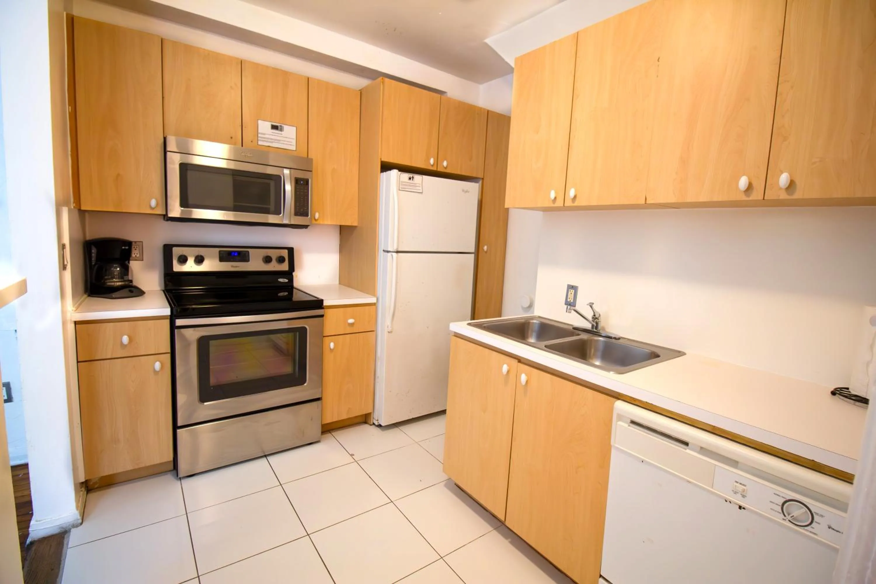 Kitchen or kitchenette in L'Etoile Apartments Part of the Oasis Casita Collection