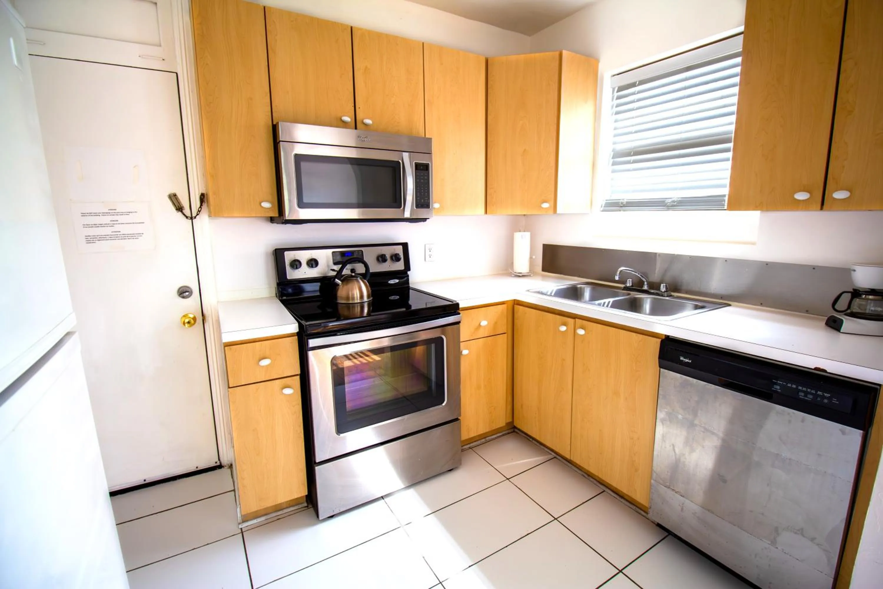 Kitchen or kitchenette in L'Etoile Apartments Part of the Oasis Casita Collection