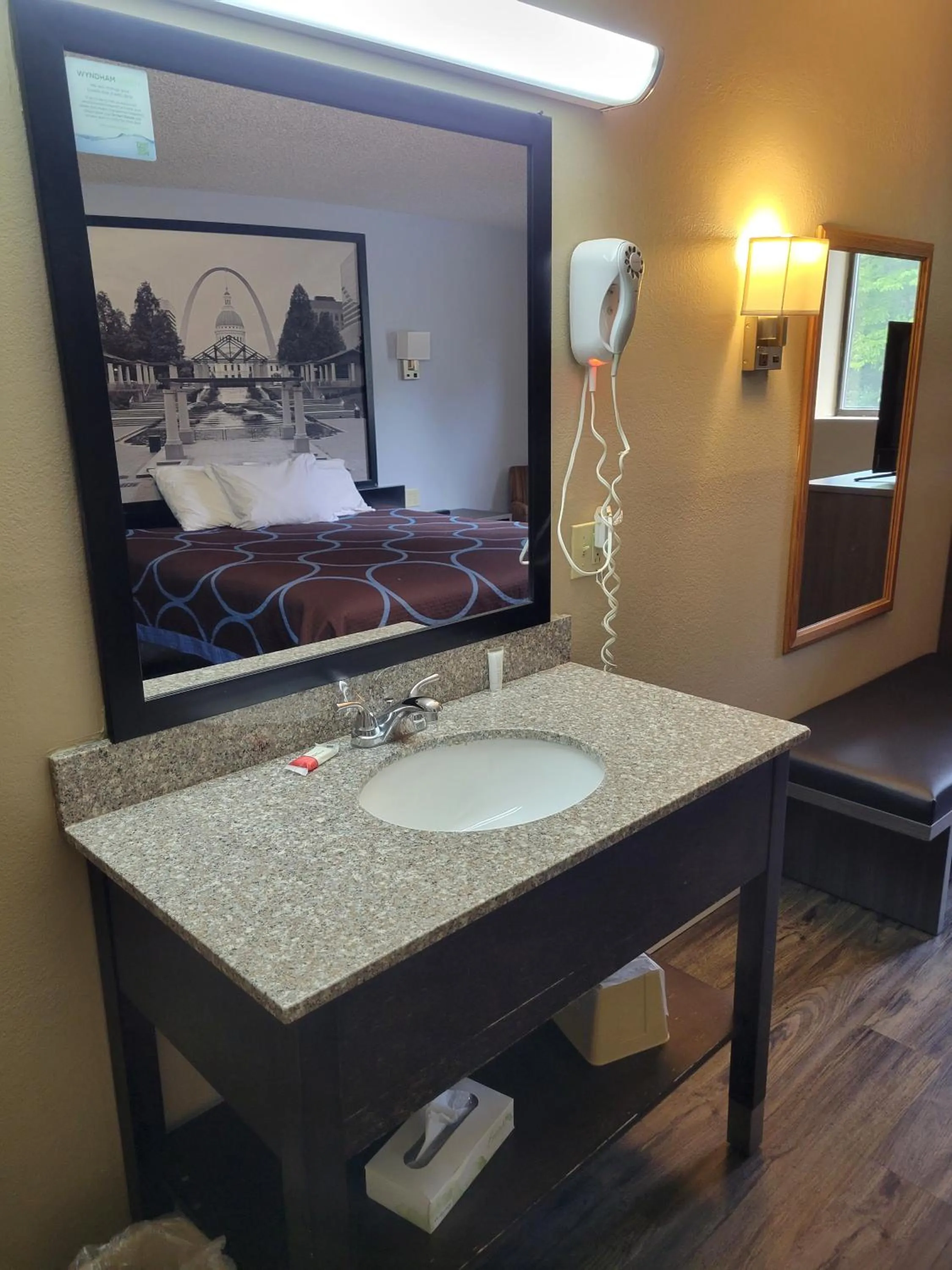 Super 8 by Wyndham Sullivan