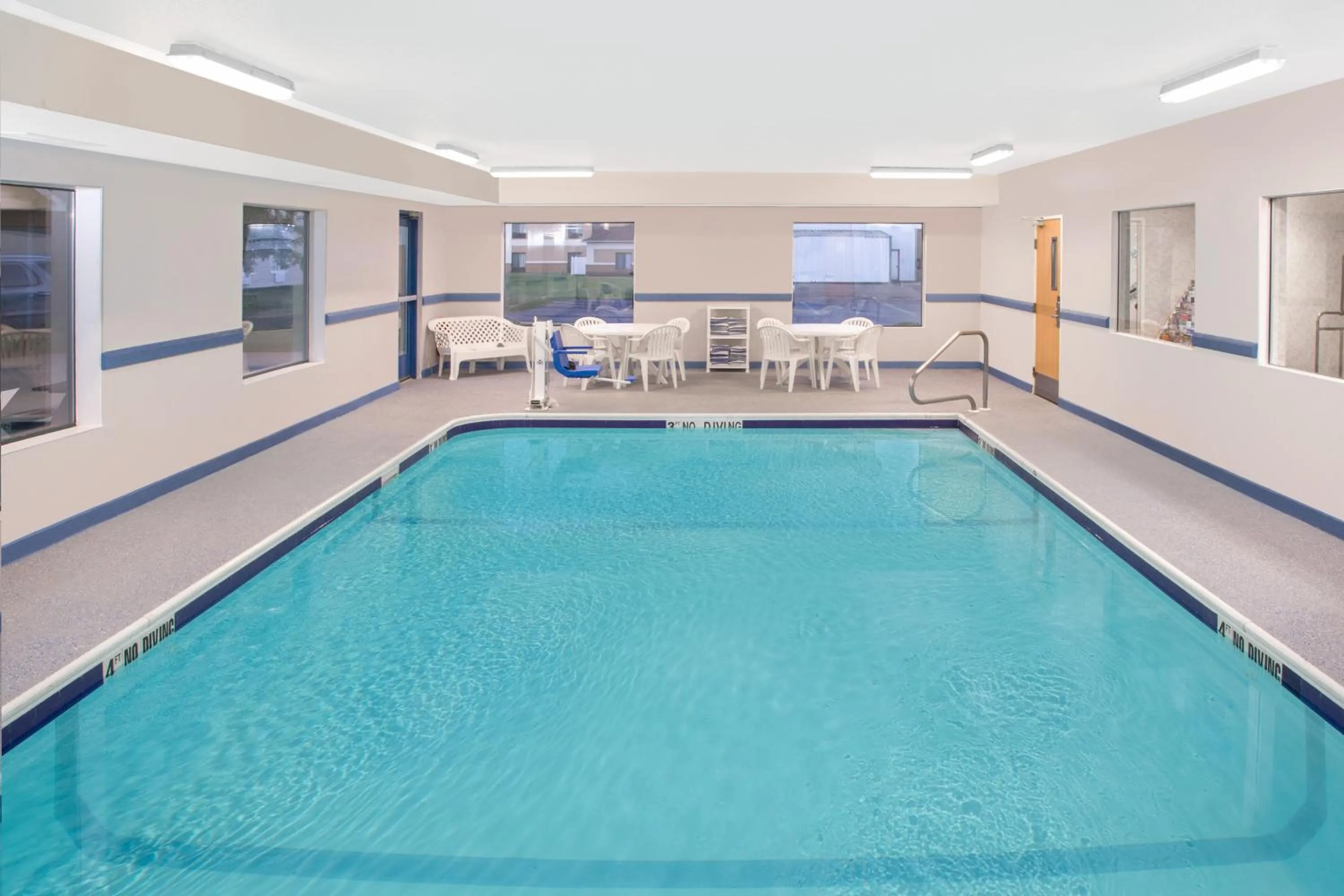 Swimming pool in Super 8 by Wyndham Three Rivers