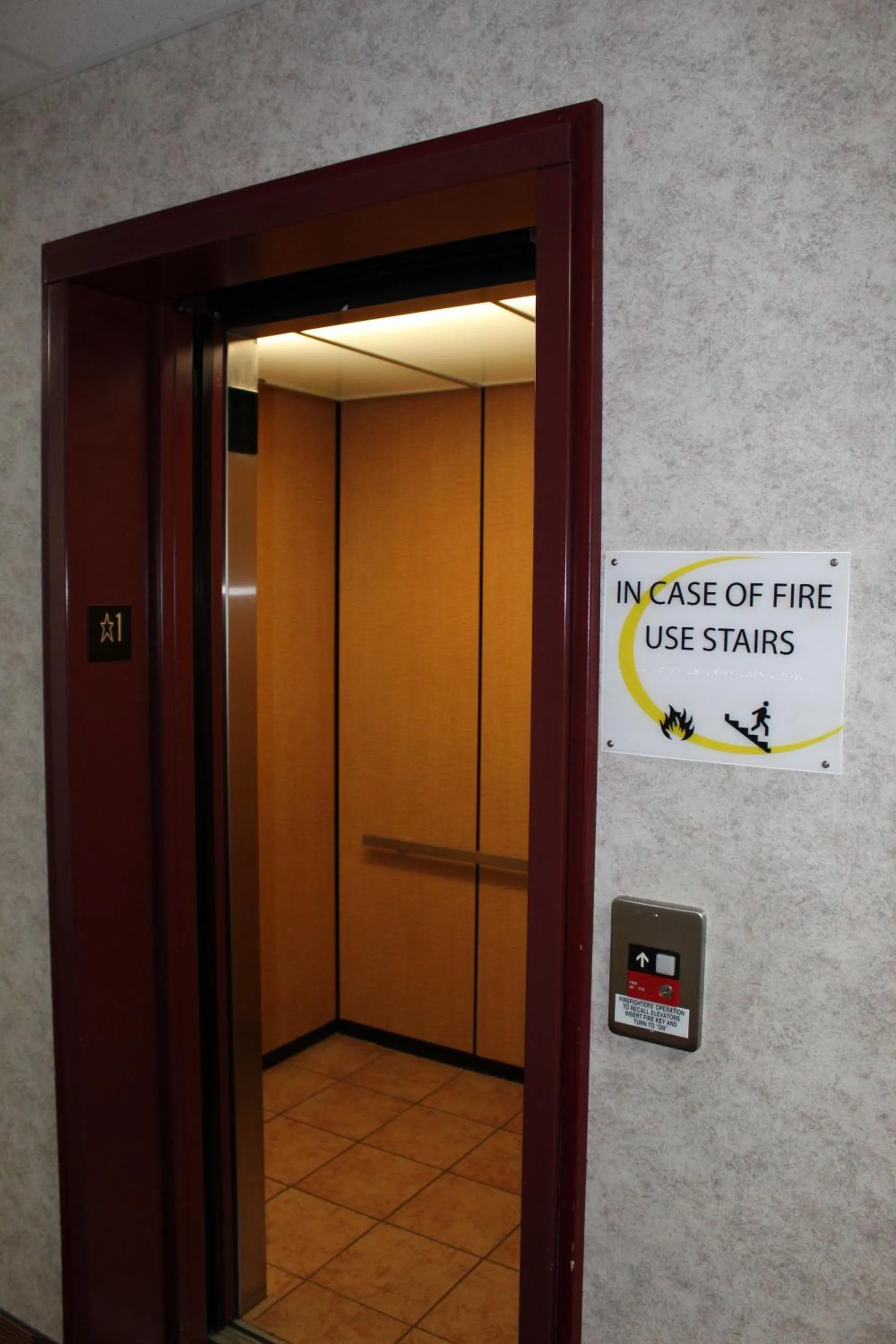 Facade/entrance in Super 8 by Wyndham Three Rivers