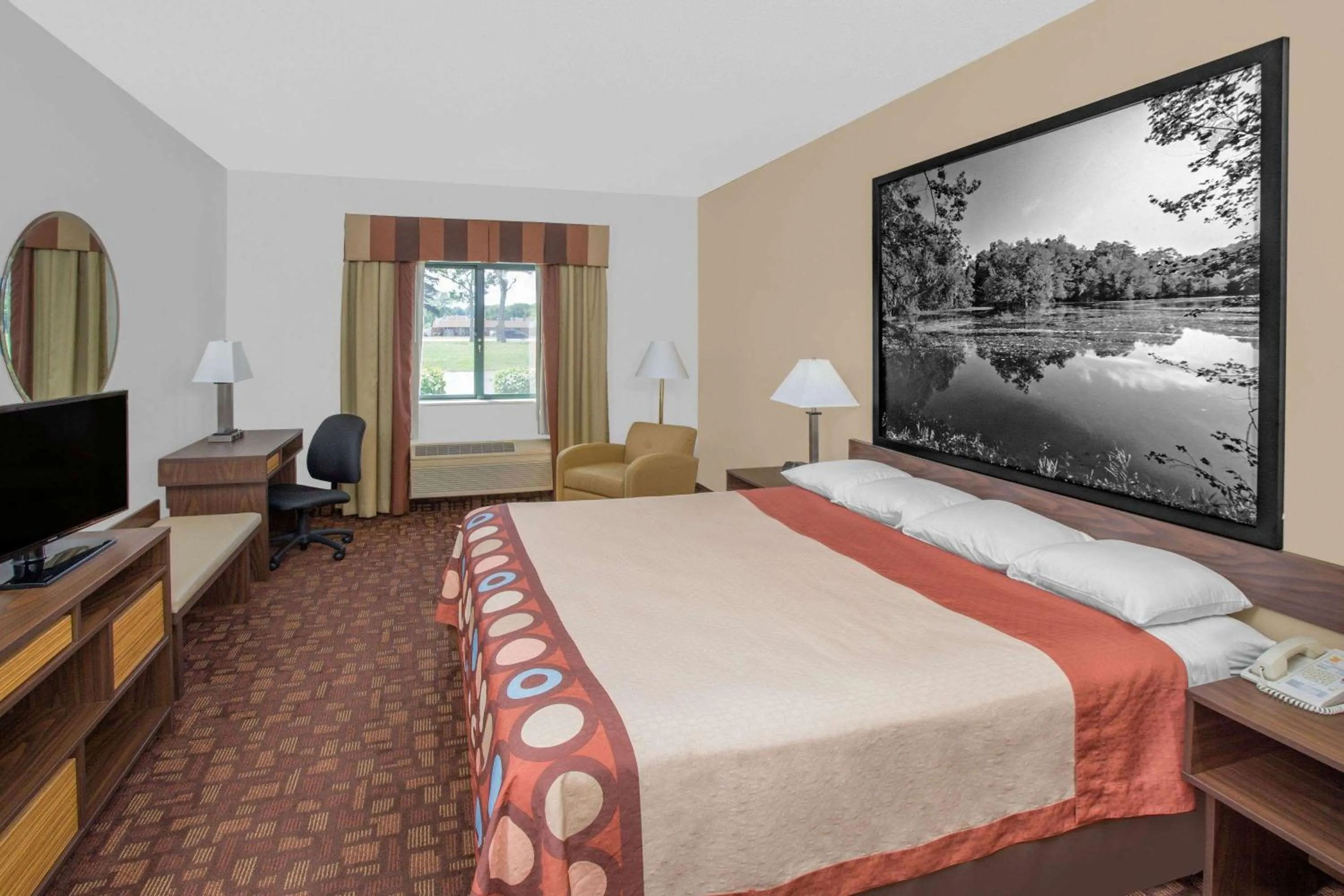 Photo of the whole room, Bed in Super 8 by Wyndham Three Rivers
