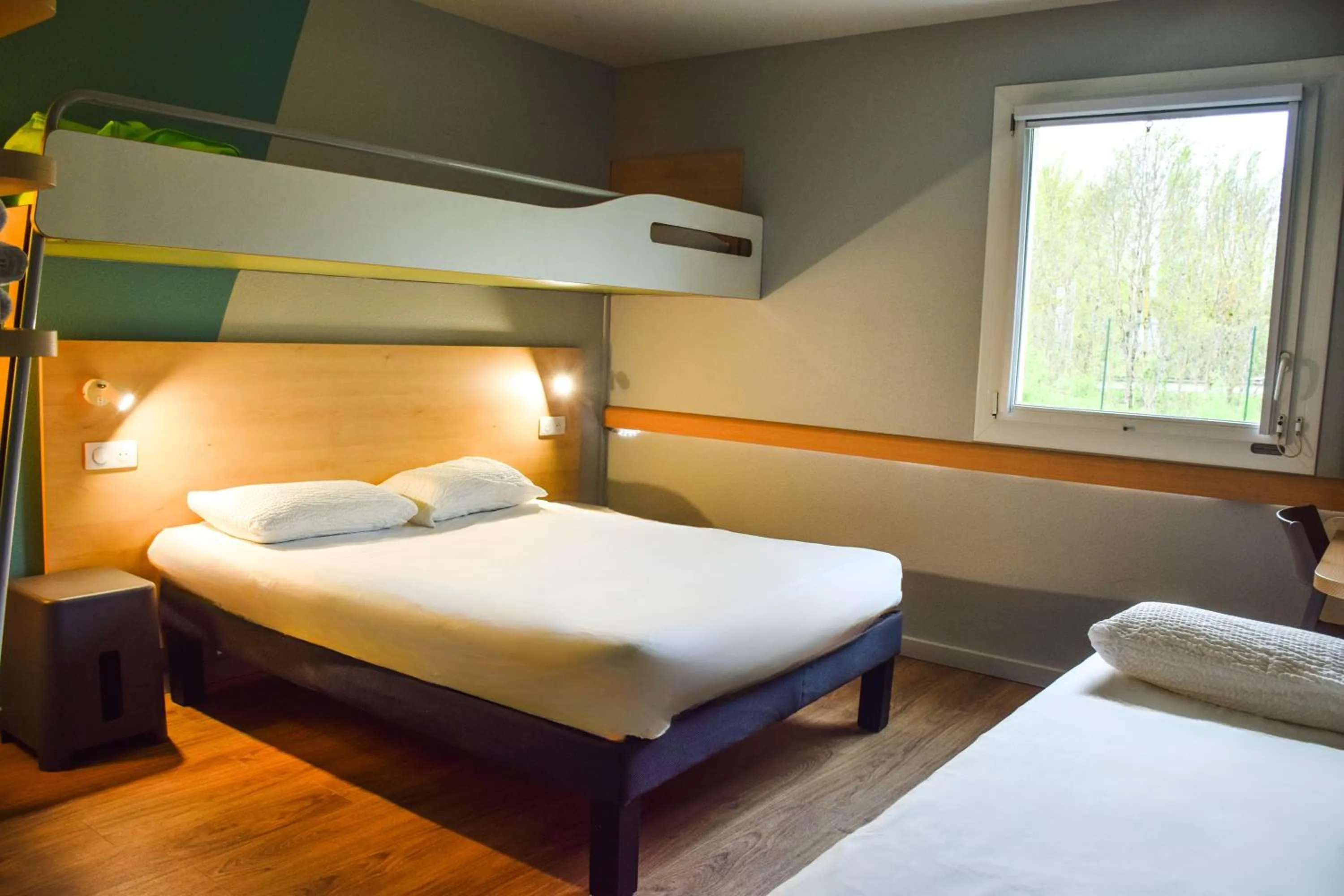 Photo of the whole room, Bed in ibis budget Rodez