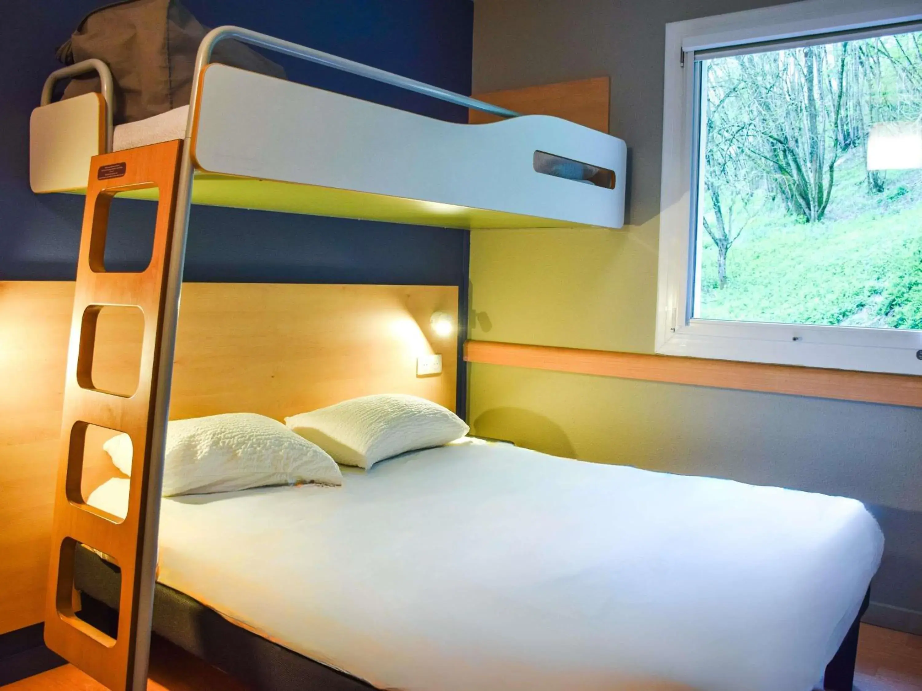Double Room with Bunk Bed in ibis budget Rodez Double Room with Bunk Bed in ibis budget Rodez