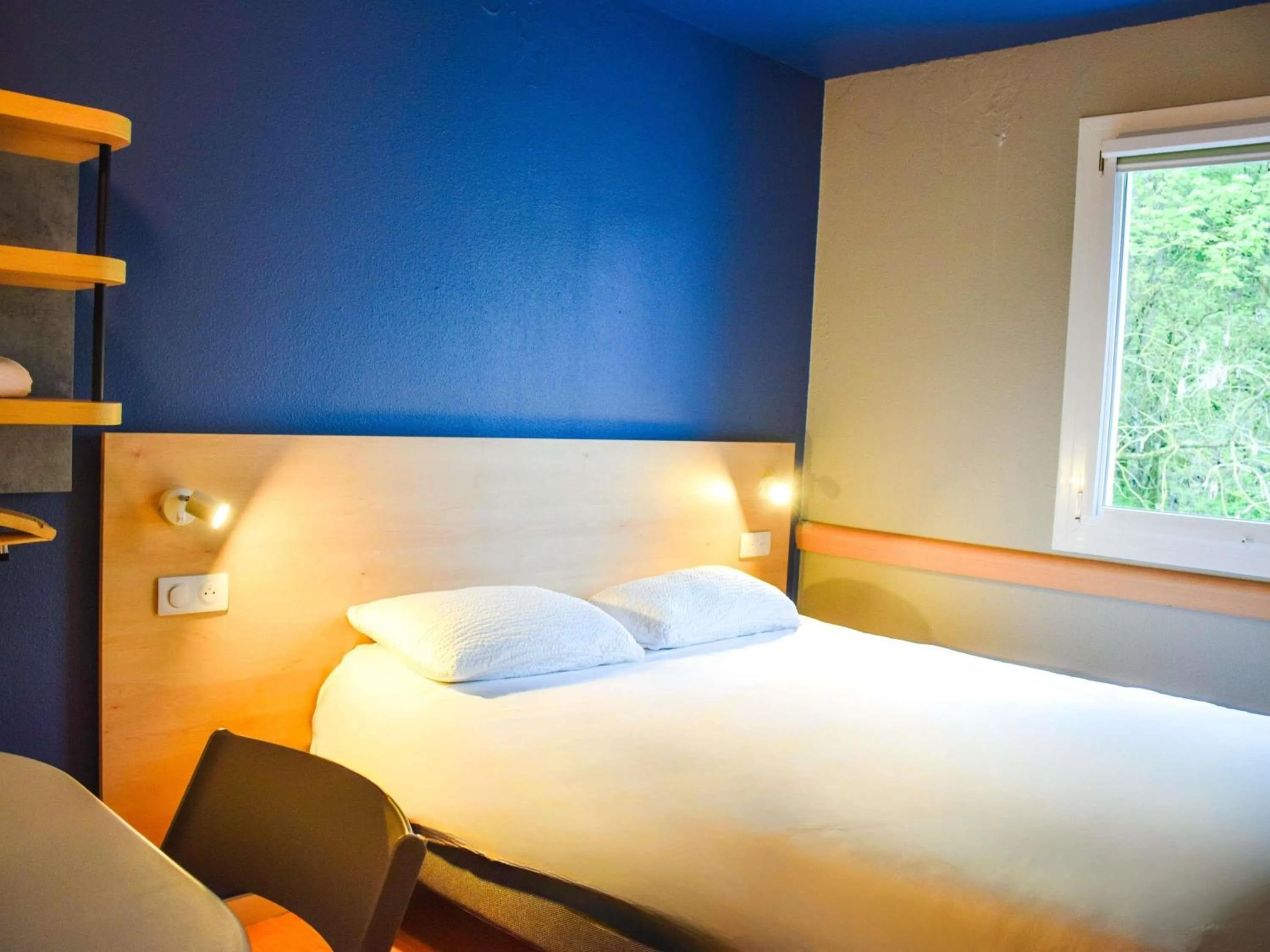 Bedroom, Bed in ibis budget Rodez