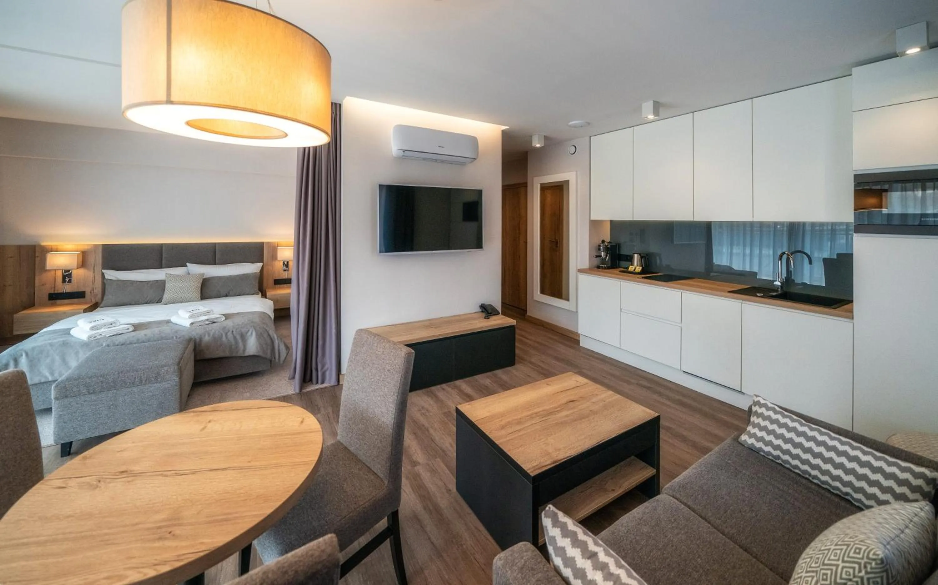 Kitchen or kitchenette, Bed in Meta Apartments