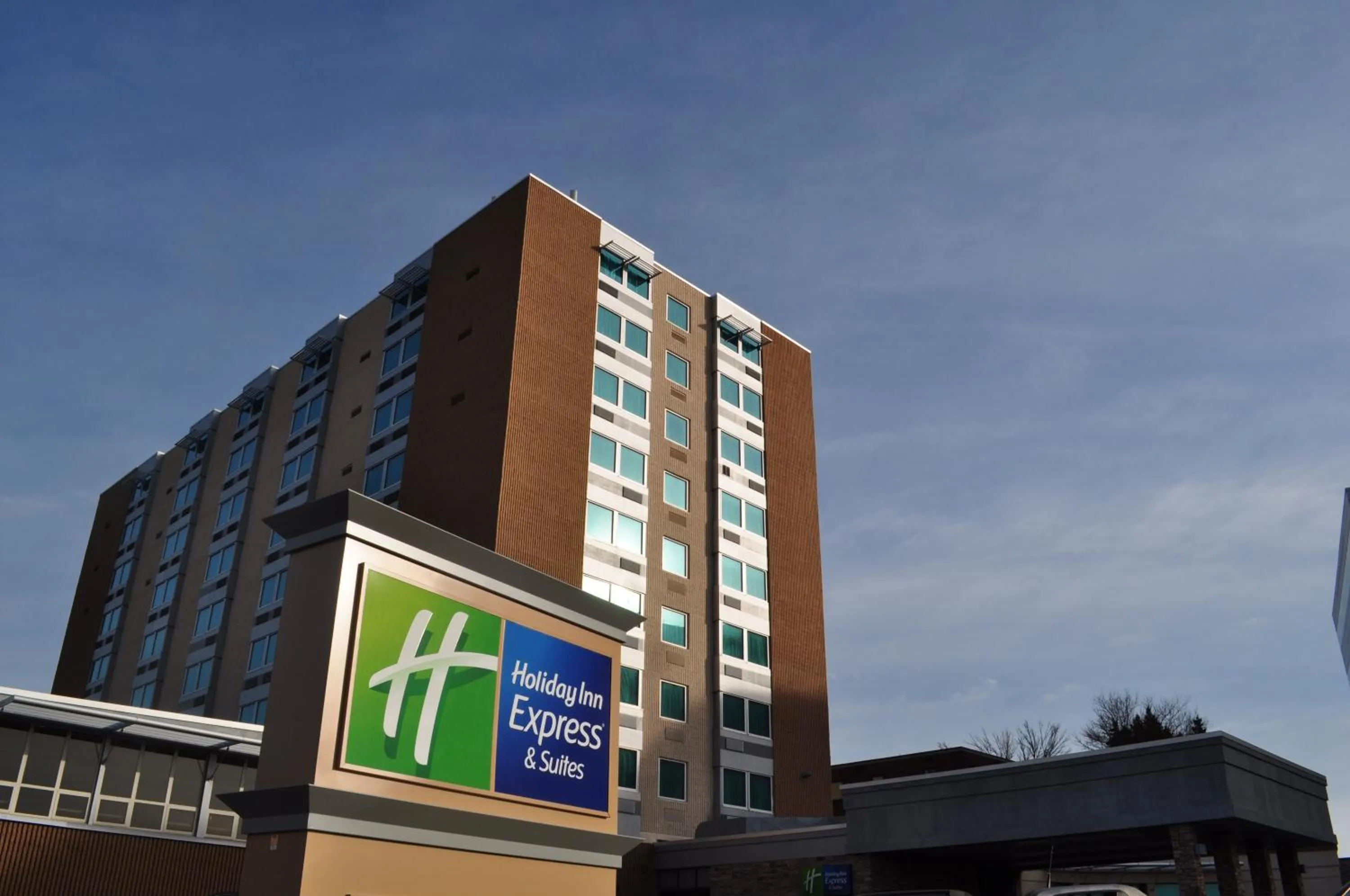 Property building in Holiday Inn Express Pittsburgh West - Greentree by IHG