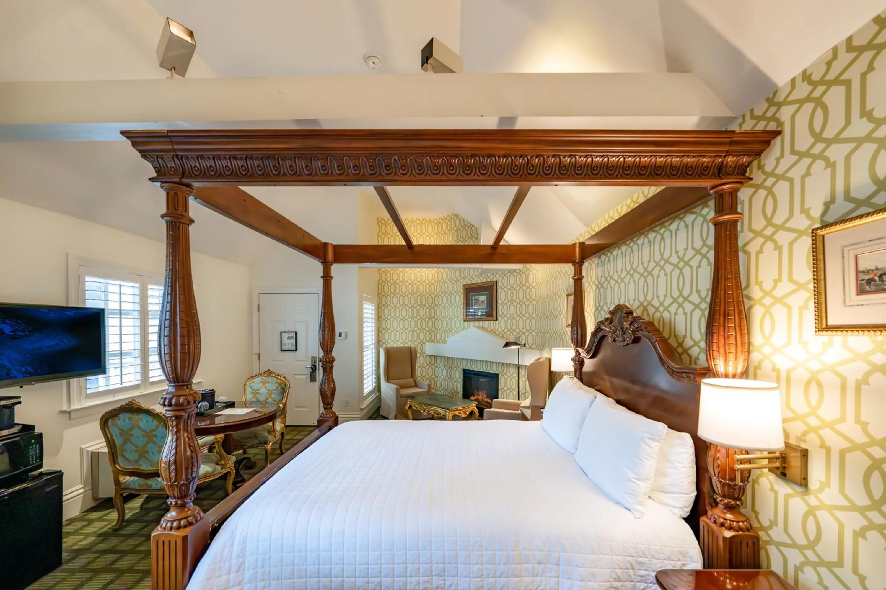 Bed in The Bergson, BW Signature Collection