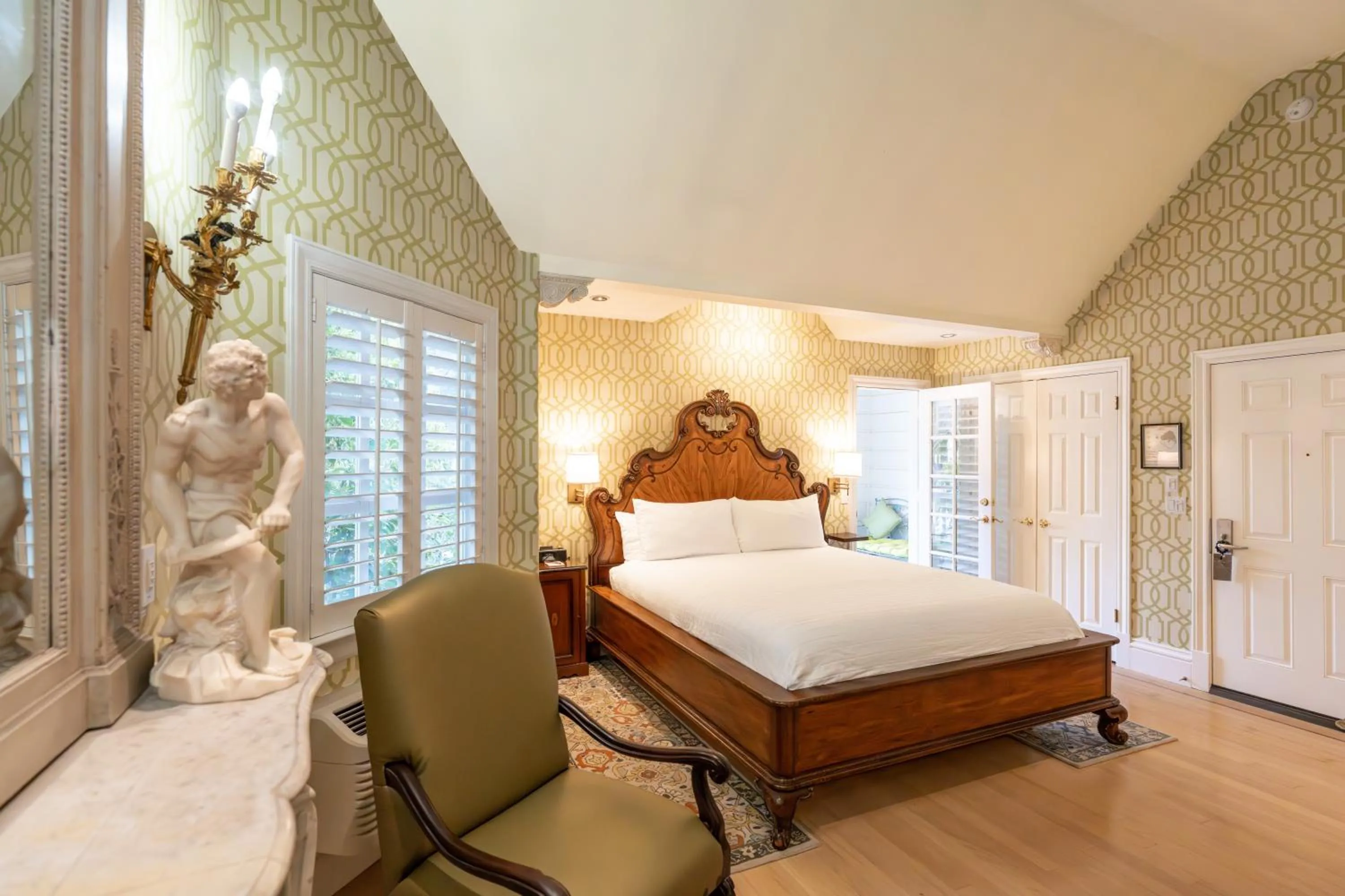 Bedroom, Bed in The Bergson, BW Signature Collection