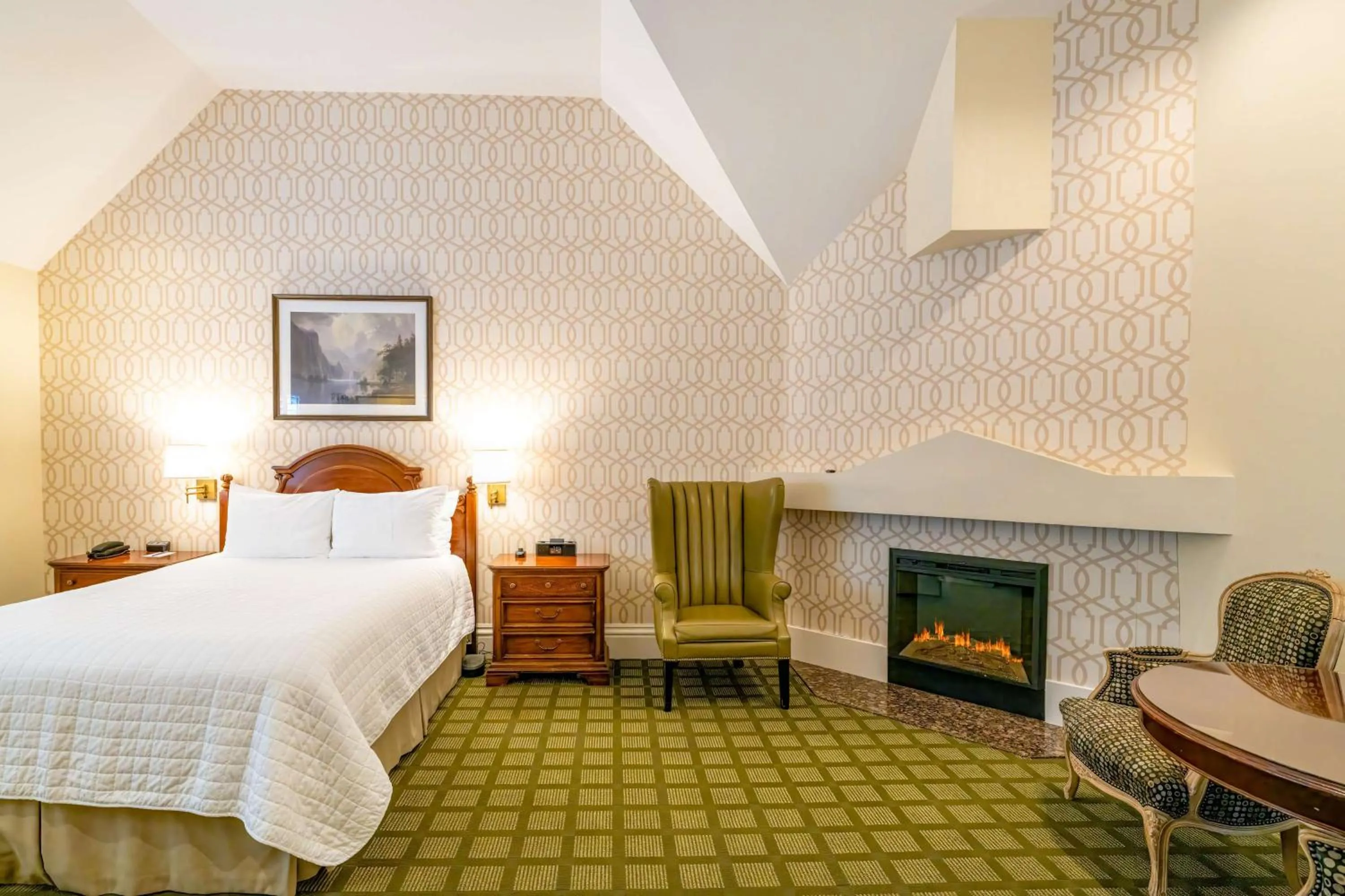 Bedroom, Bed in The Bergson, BW Signature Collection