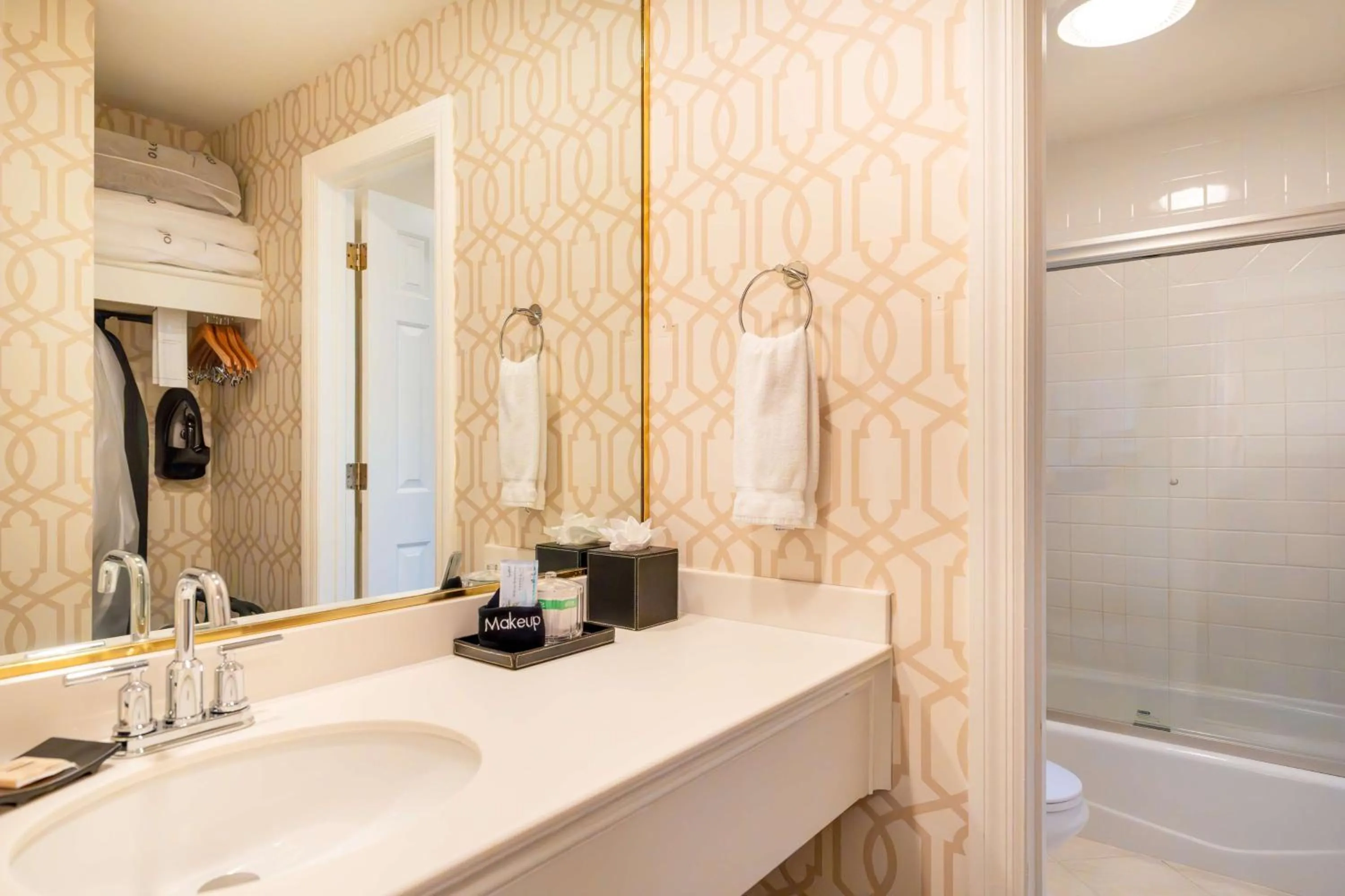 Bathroom in The Bergson, BW Signature Collection