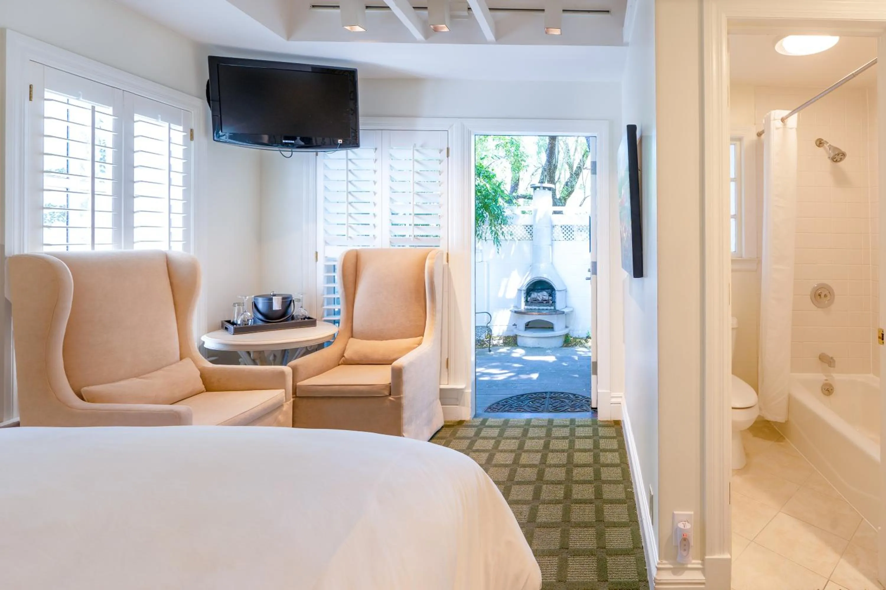 Bedroom, Bed in The Bergson, BW Signature Collection