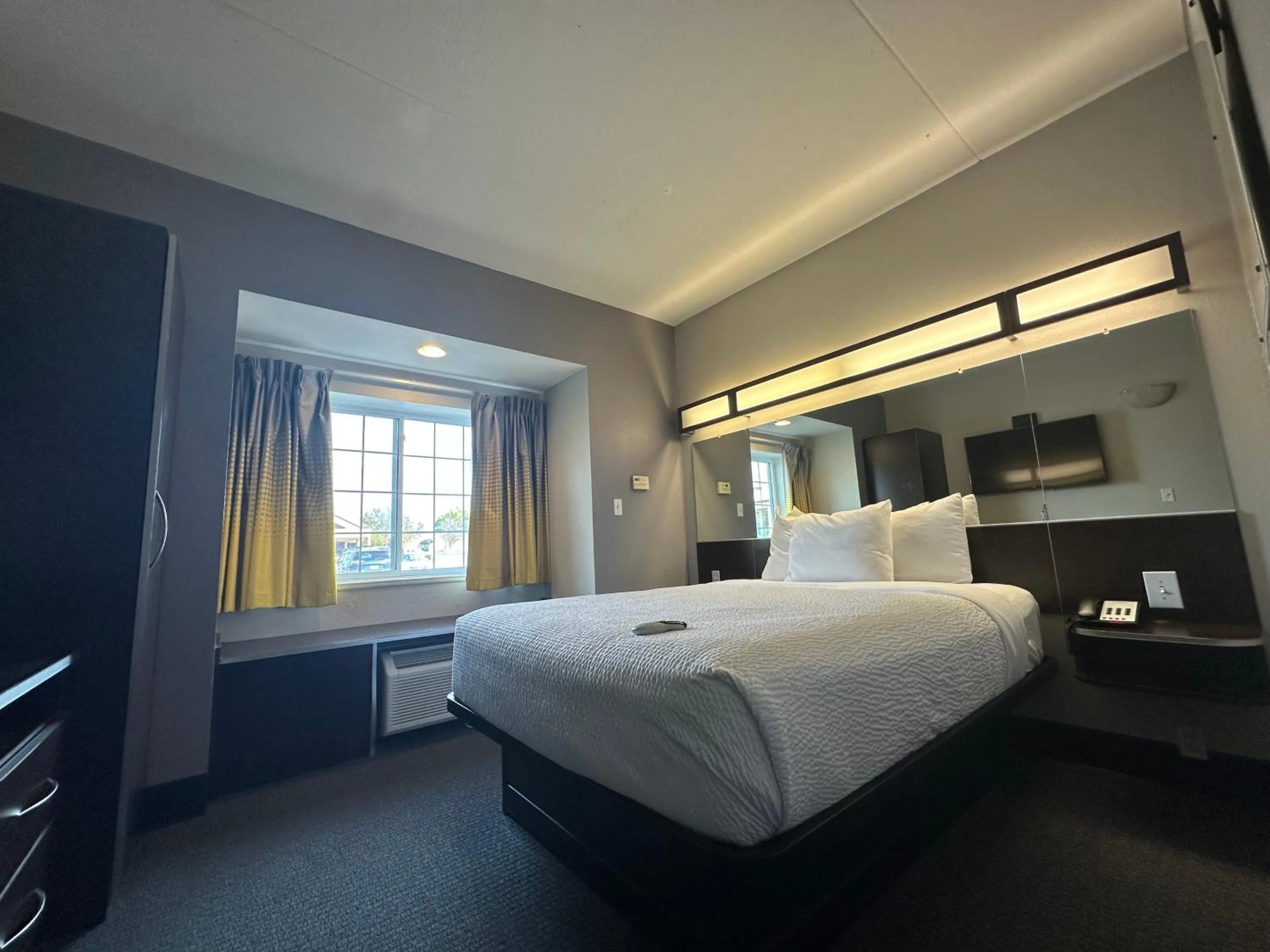 Bed in Microtel Inn & Suites by Wyndham Quincy Downtown - River Area