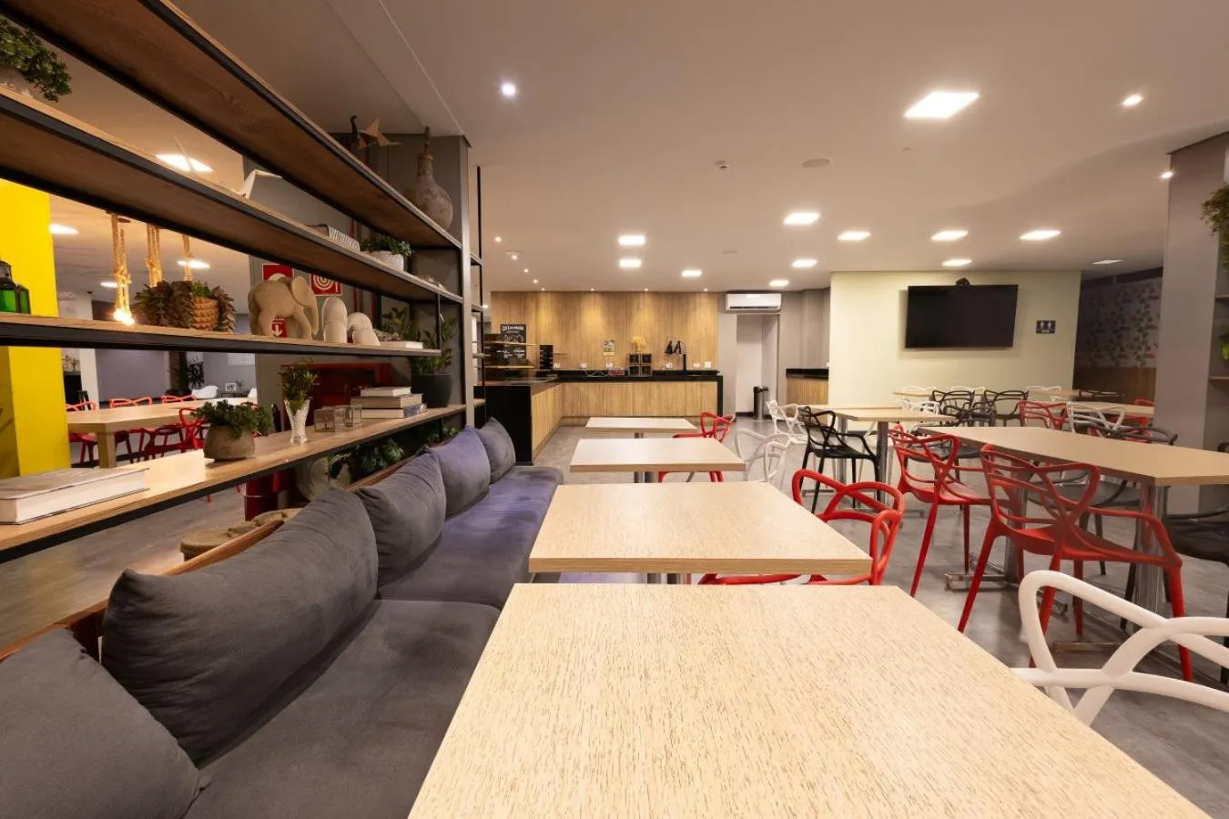 Dining area in Hotel Cassino Tower Piracicaba by Nacional Inn
