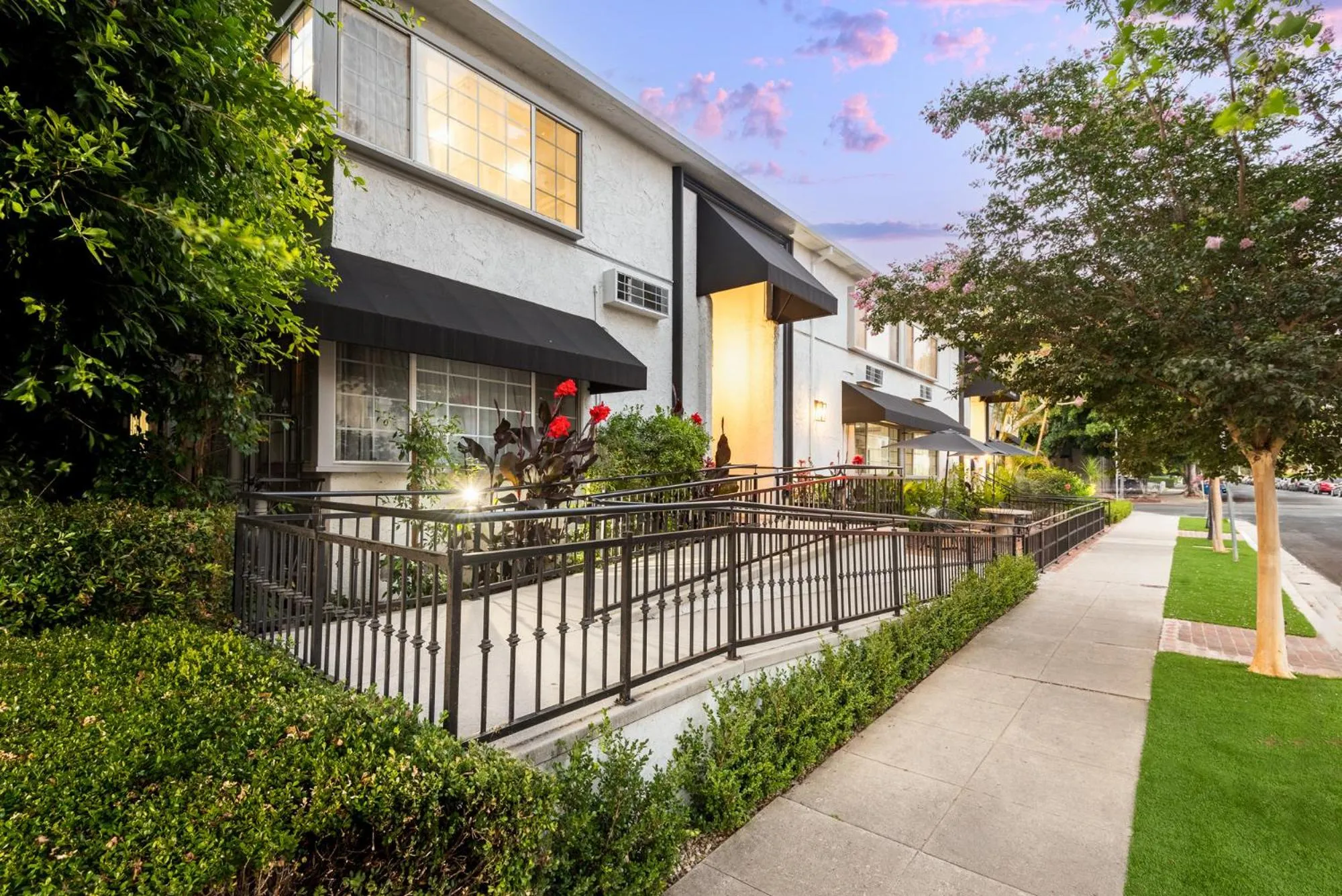 Wilshire Crest Hotel