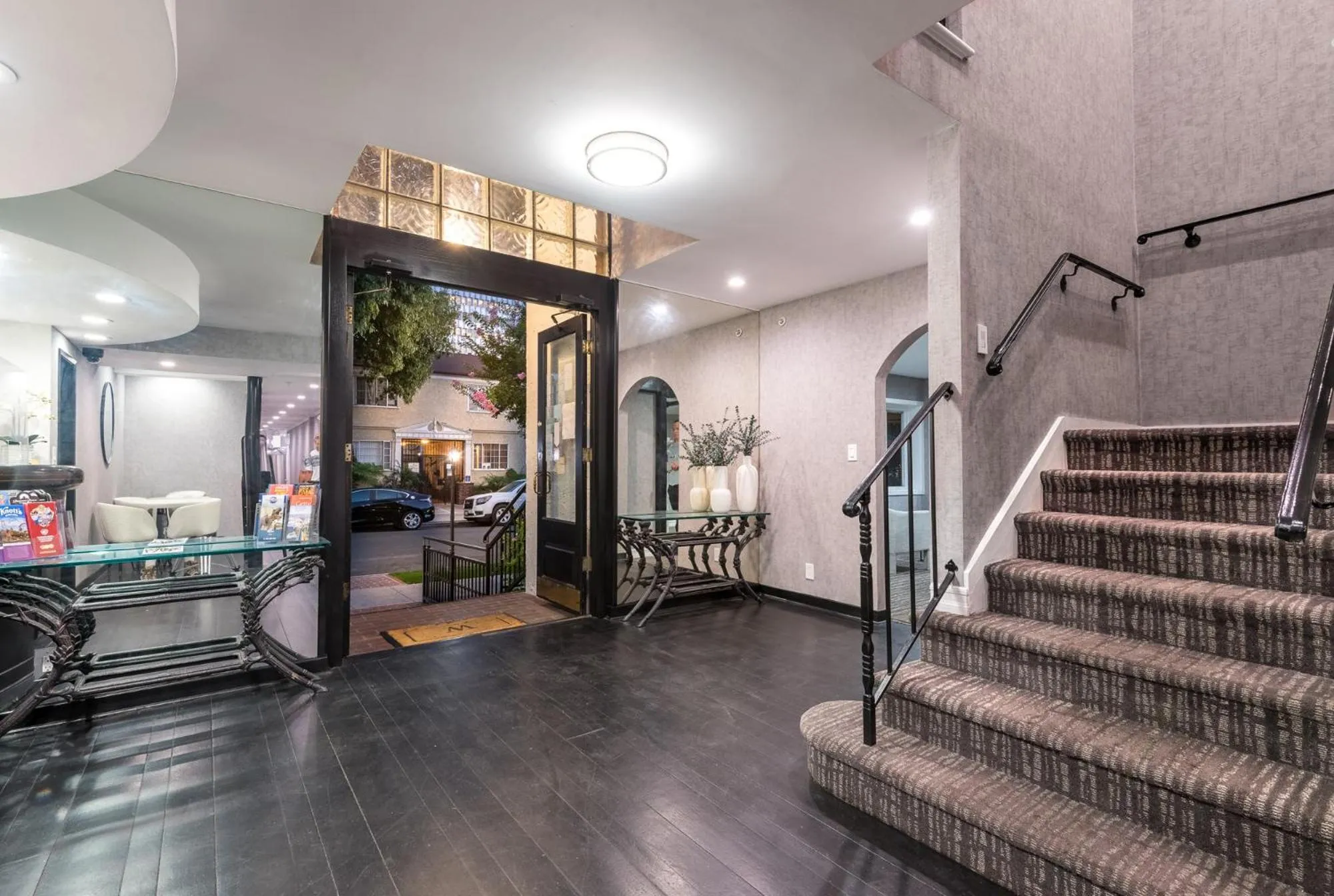 Wilshire Crest Hotel