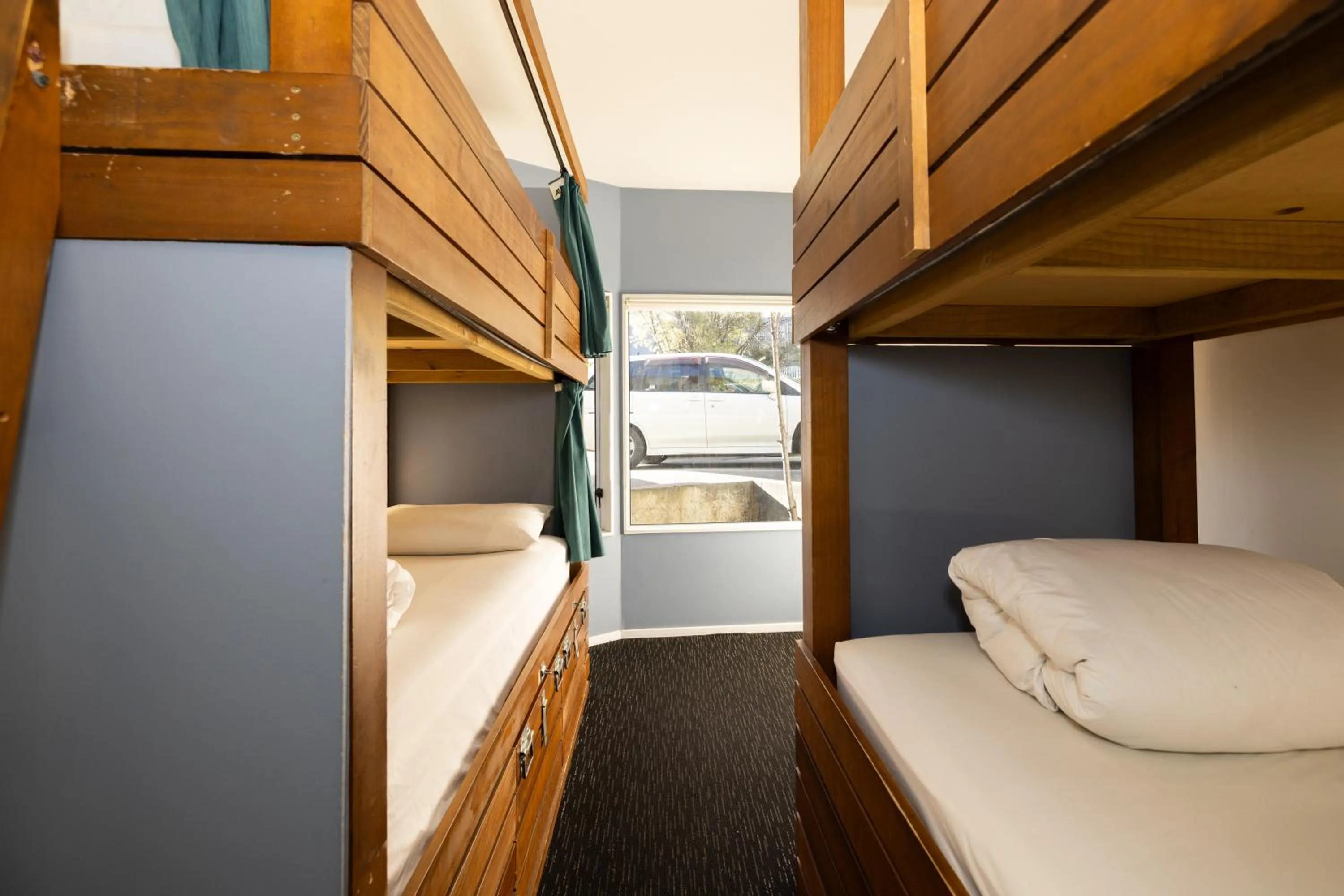 Photo of the whole room, Bed in Haka House Queenstown