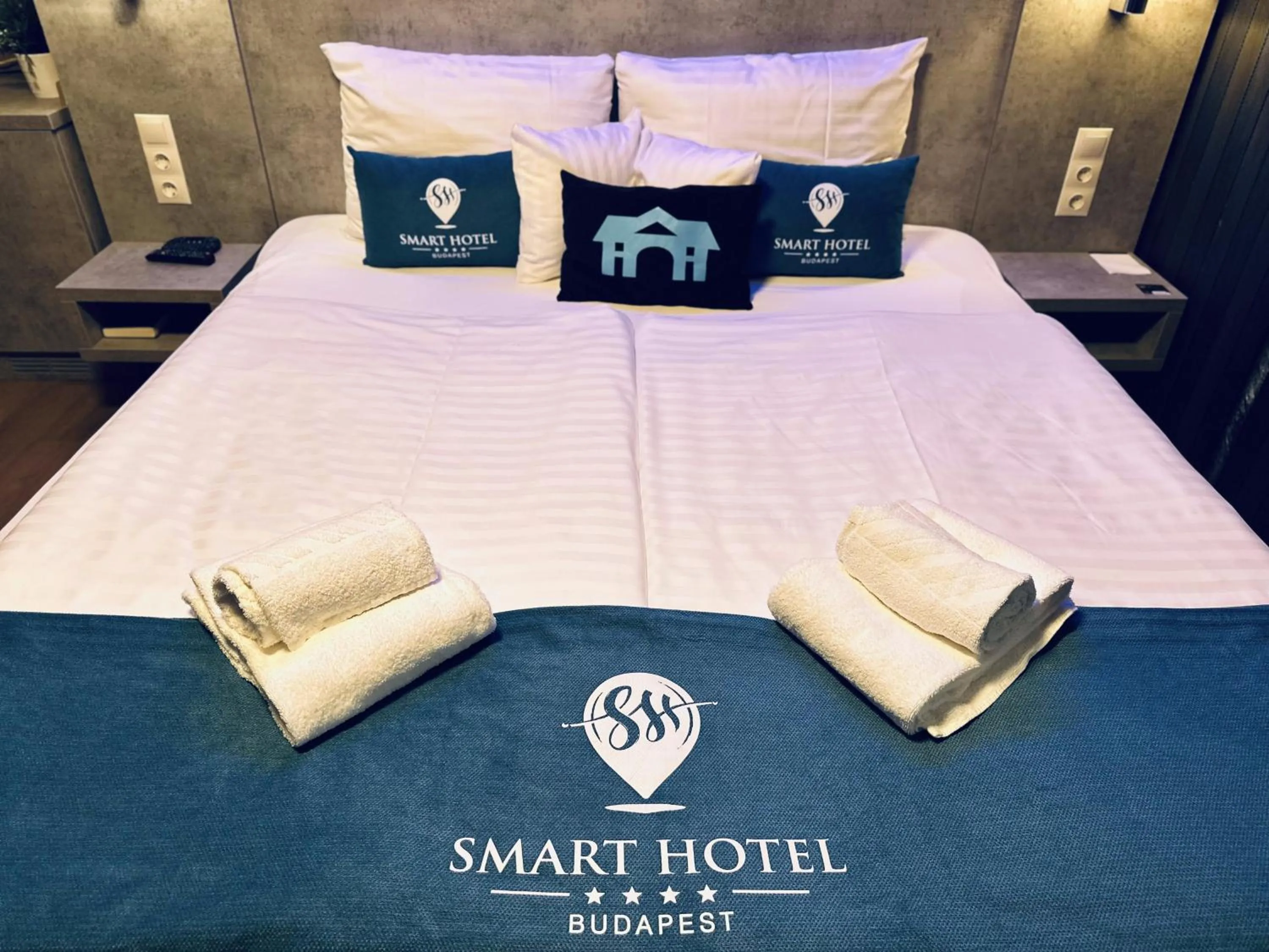 Bed in Smart Hotel Budapest