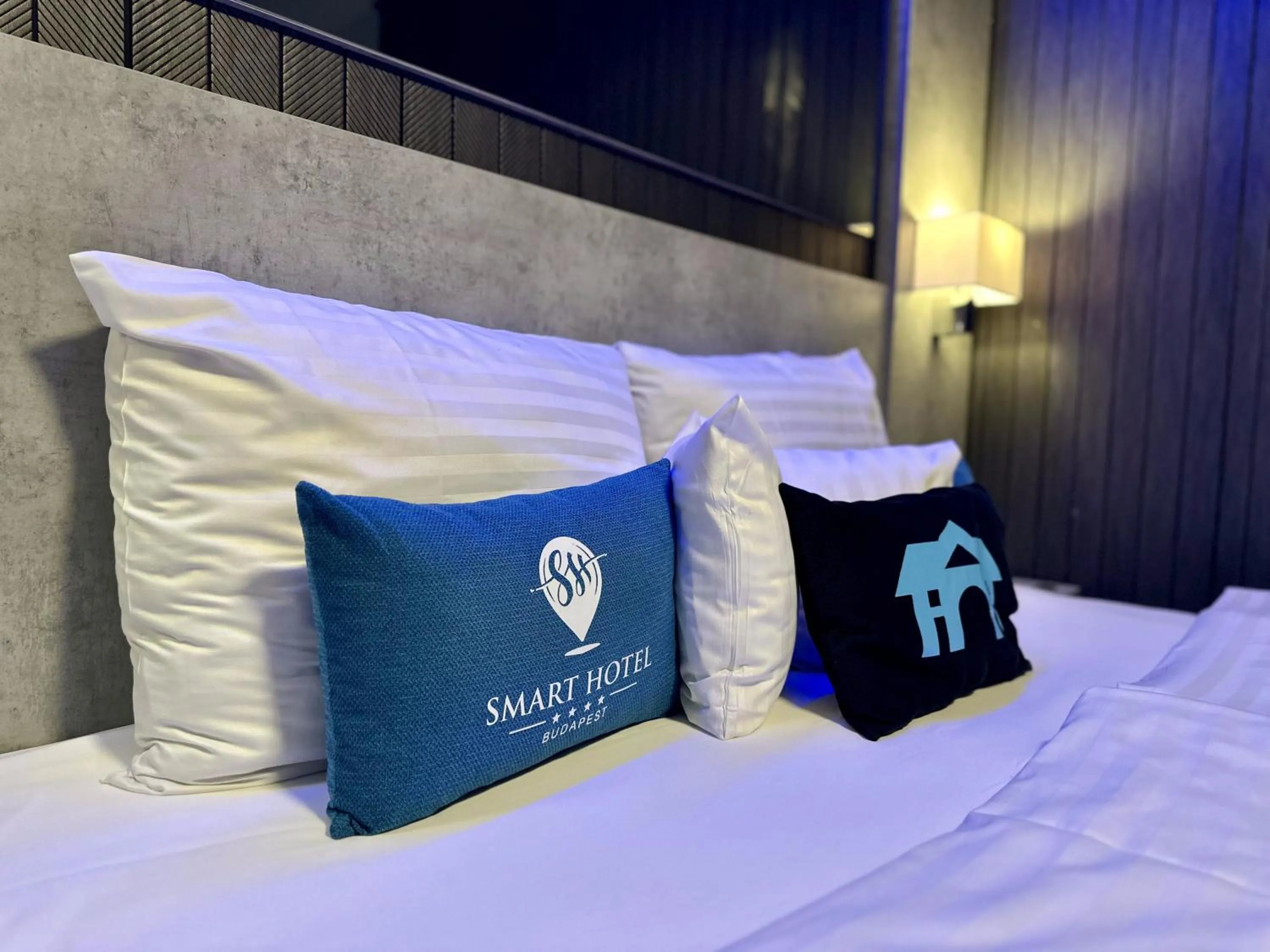 Bed in Smart Hotel Budapest