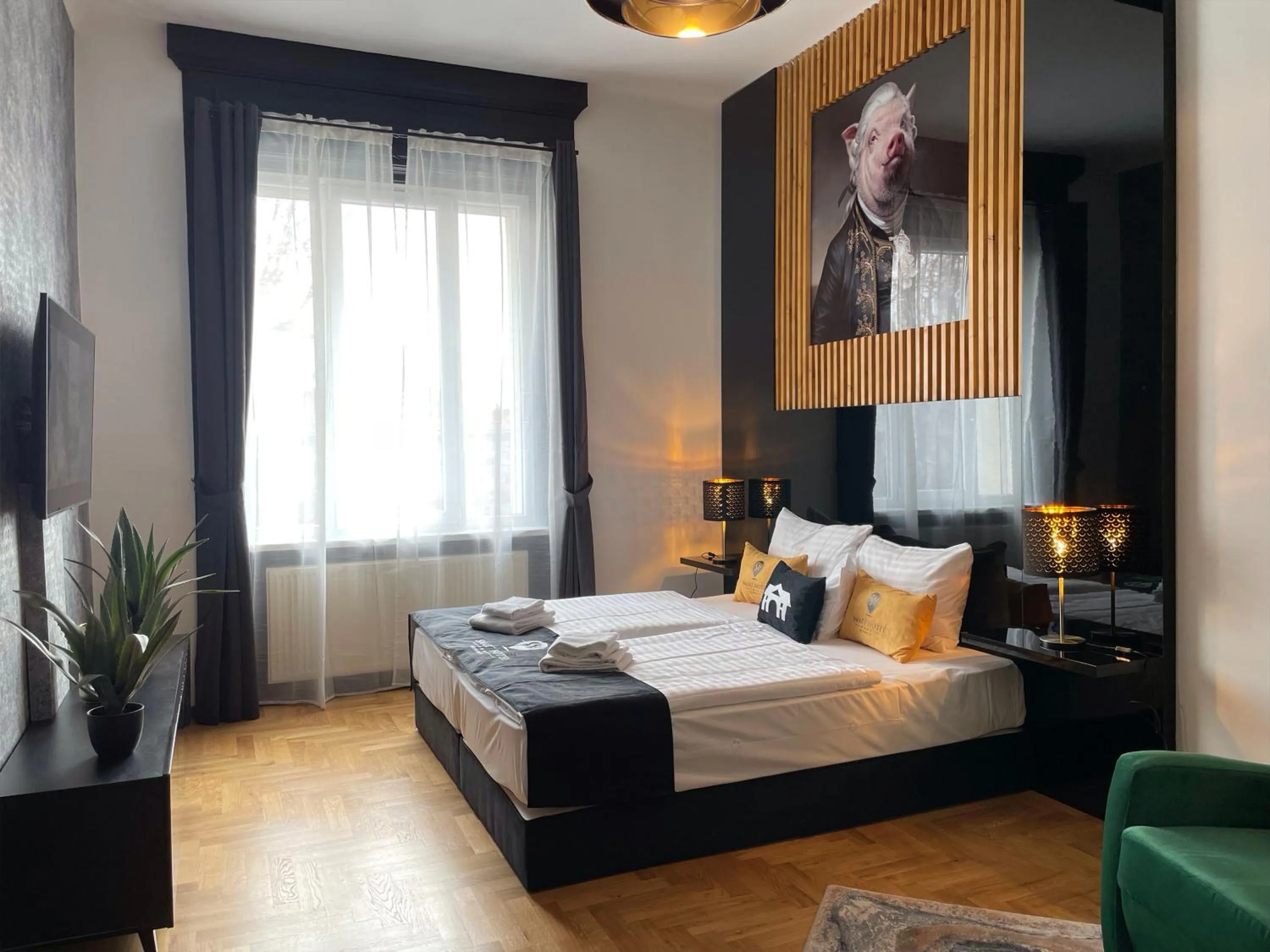 TV and multimedia, Bed in Smart Hotel Budapest