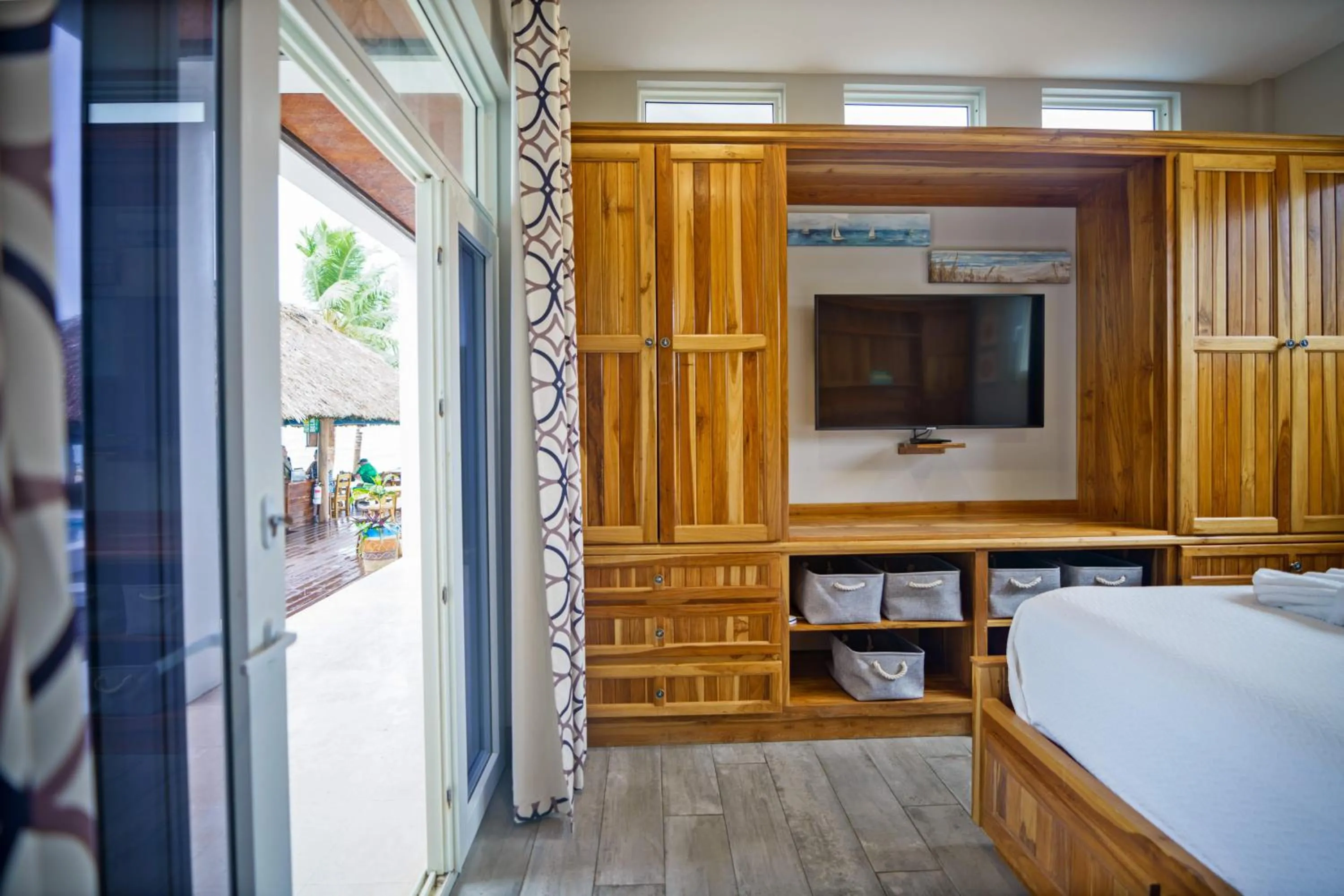 Bedroom, Bed in Ocean Breeze